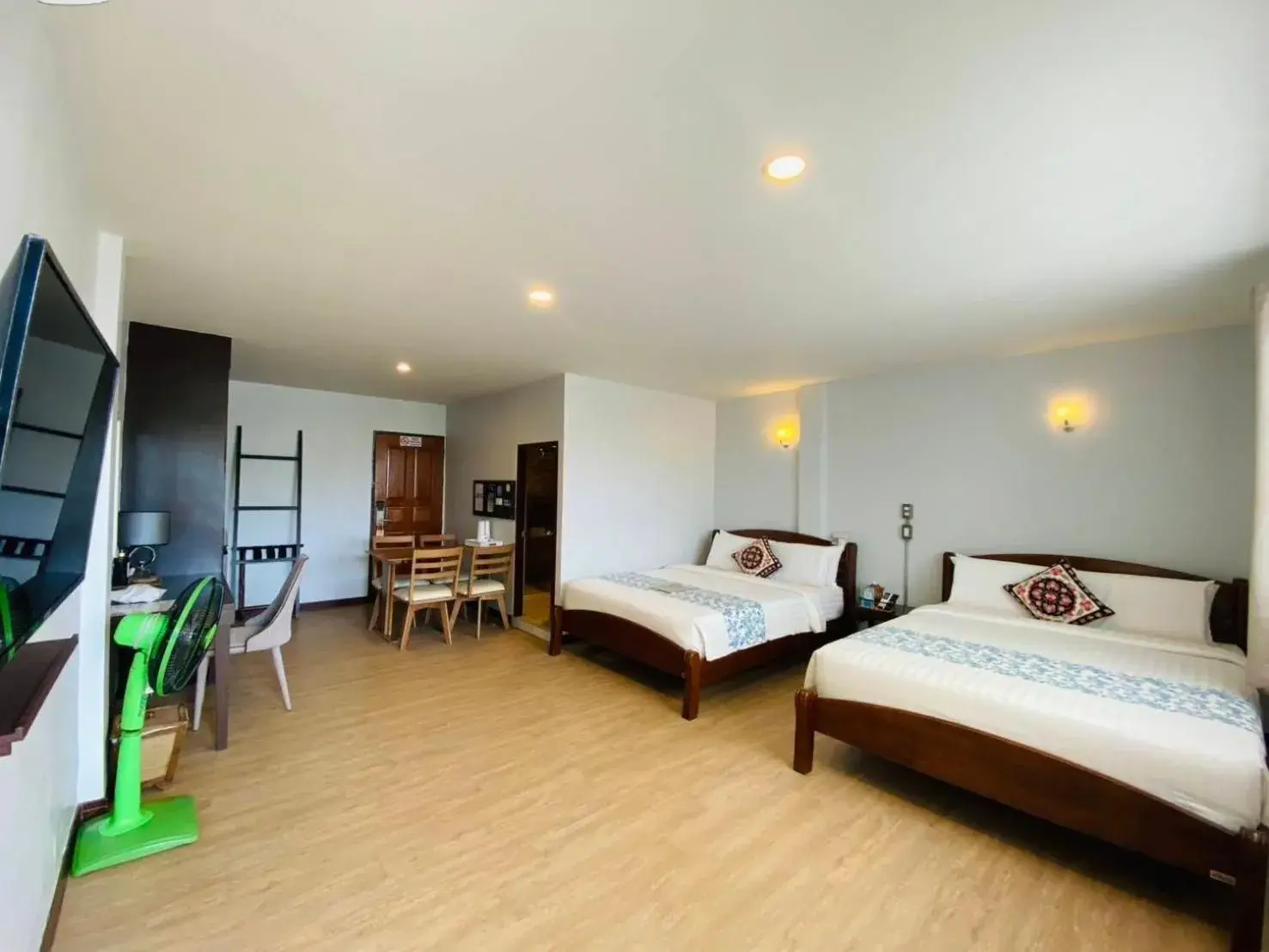 Quadruple Room with Private Bathroom in Talay Sai @ Thung Wua Laen Quadruple Room with Private Bathroom in Talay Sai @ Thung Wua Laen