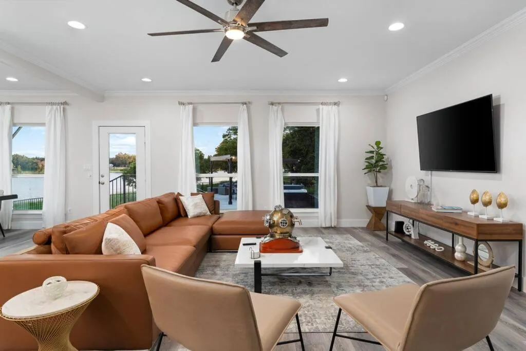 Lakefront Home Insane Views - Pool Spa Gameroom