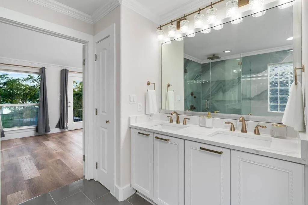 Lakefront Home Insane Views - Pool Spa Gameroom