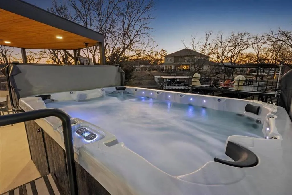 Lakefront Home Insane Views - Pool Spa Gameroom