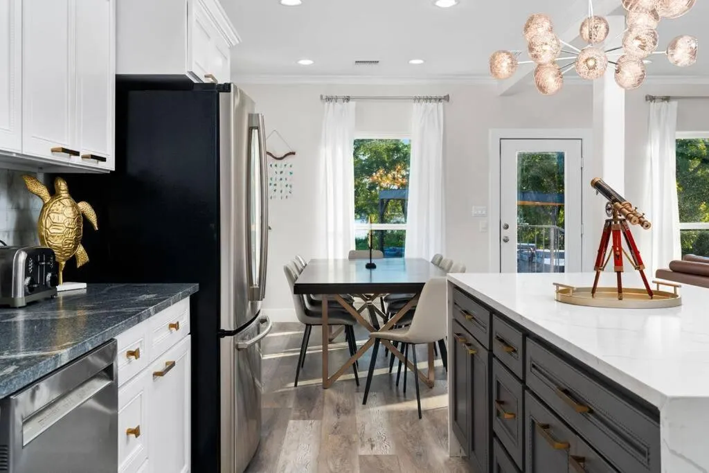 Lakefront Home Insane Views - Pool Spa Gameroom