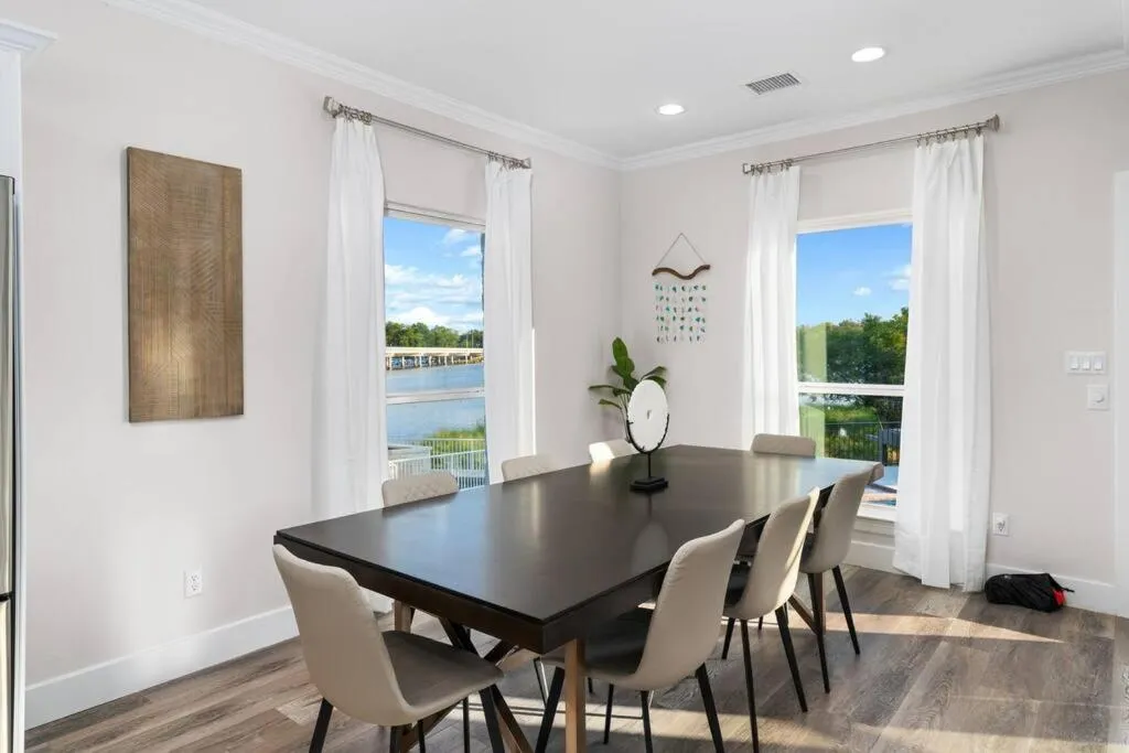 Lakefront Home Insane Views - Pool Spa Gameroom