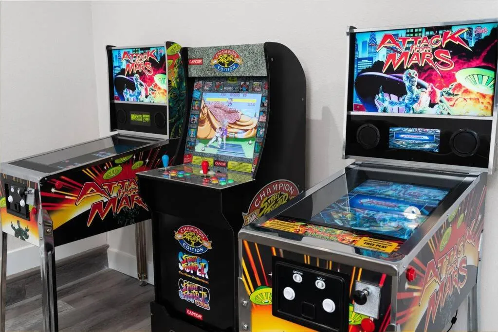 Lakefront Home Insane Views - Pool Spa Gameroom