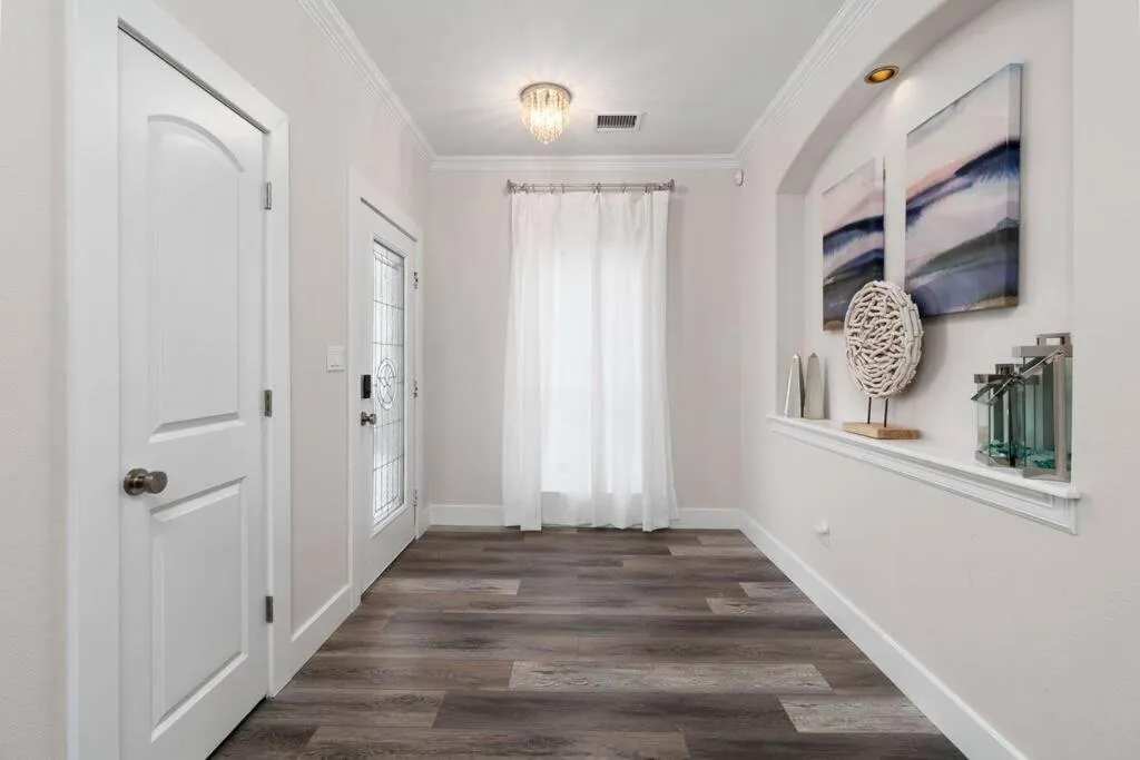 Lakefront Home Insane Views - Pool Spa Gameroom