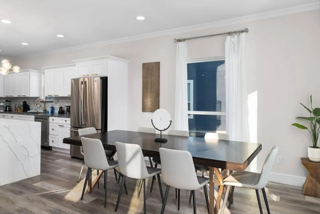 Lakefront Home Insane Views - Pool Spa Gameroom