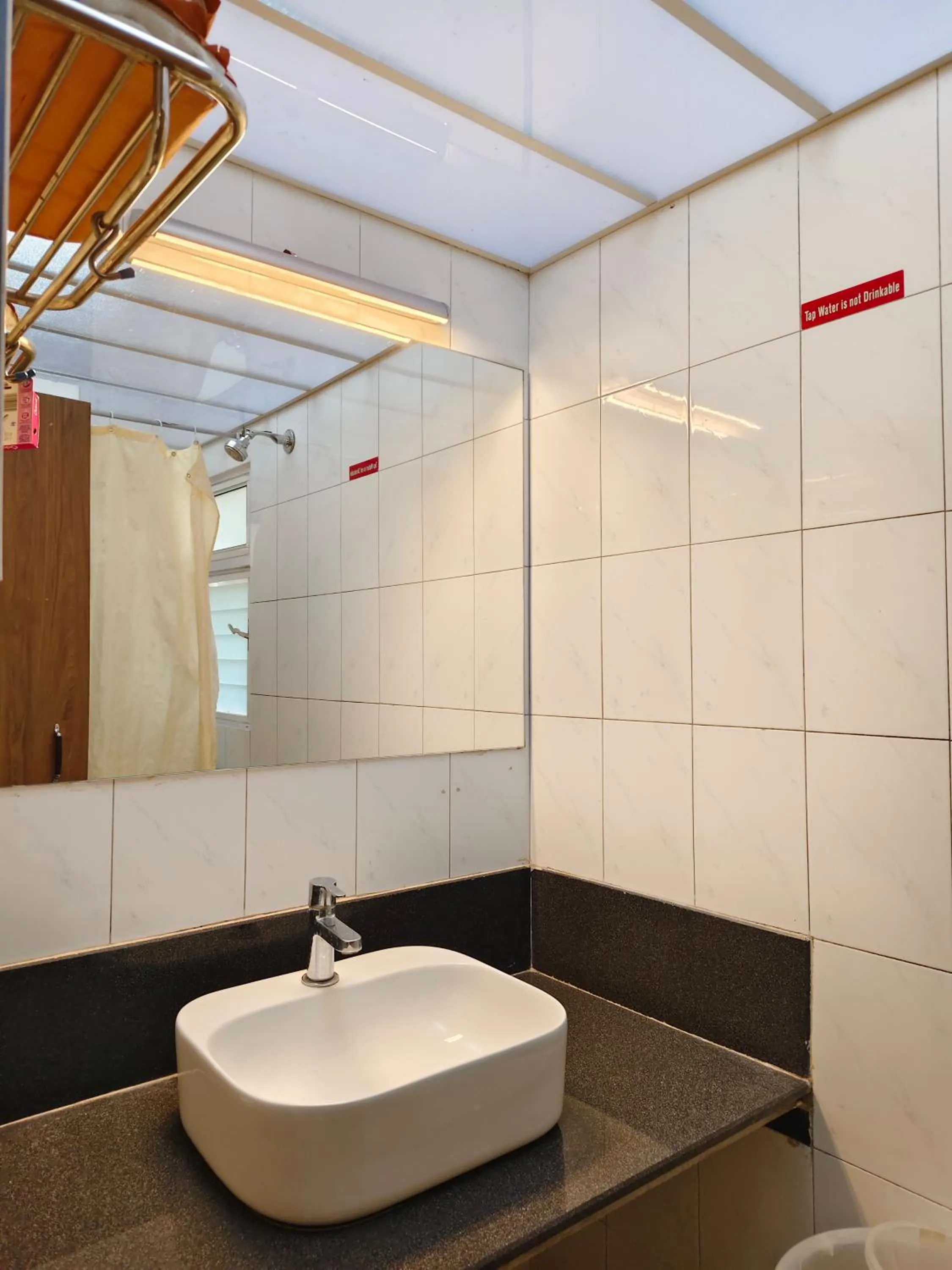 Bathroom in Hotel Shreyas