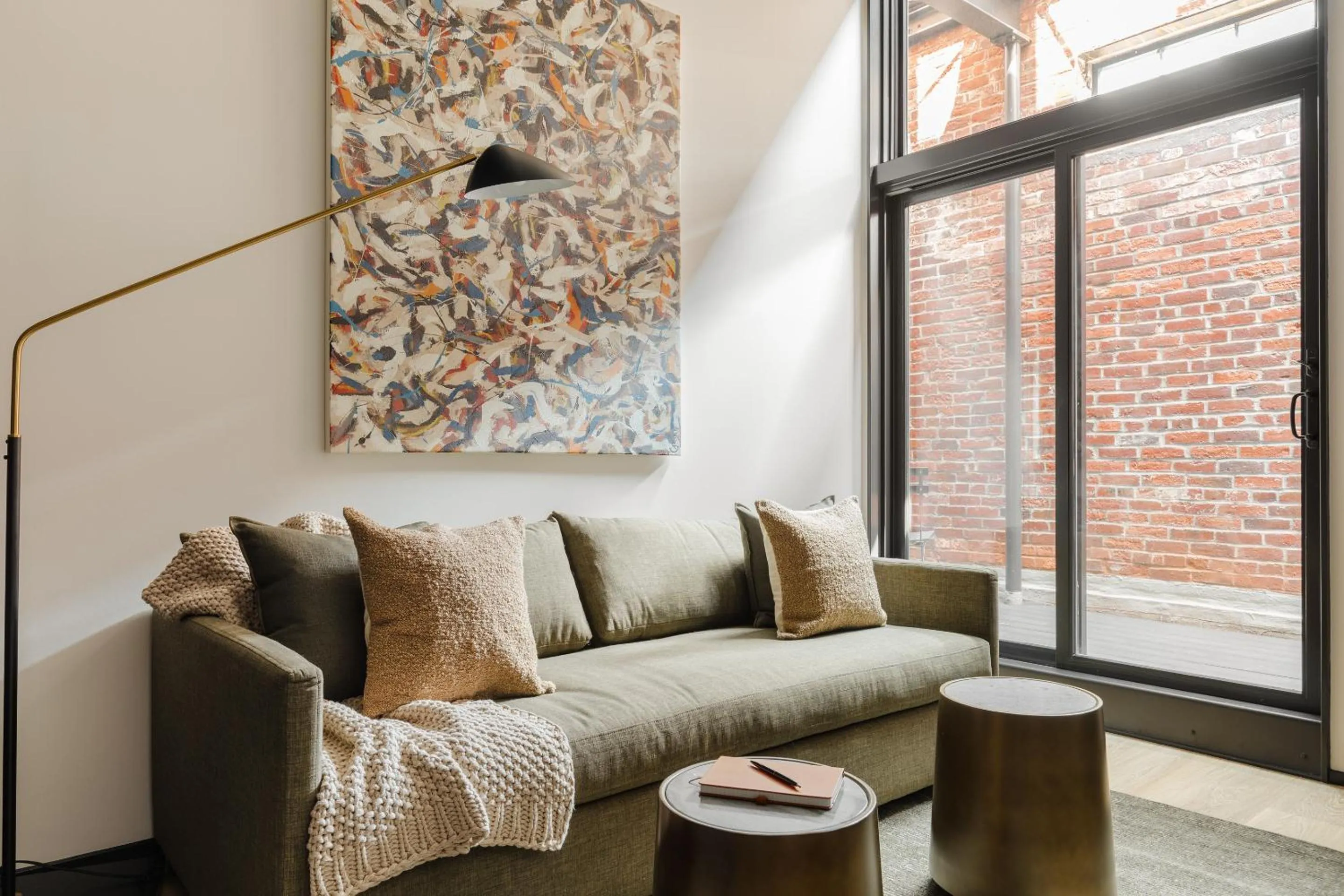 Superior Queen Room in Sonder RailSpur