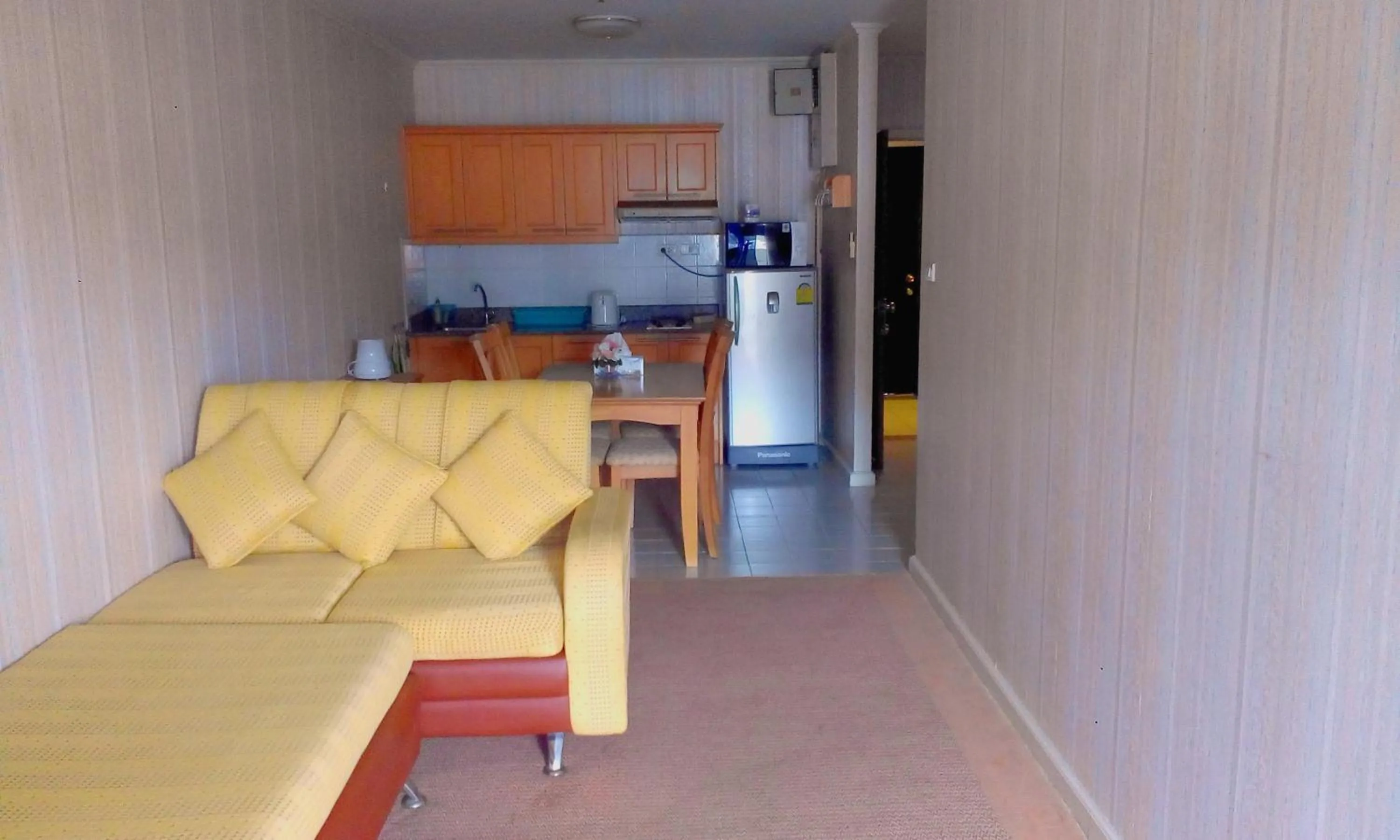 Kitchen or kitchenette in Patong Tower by United 21 Thailand