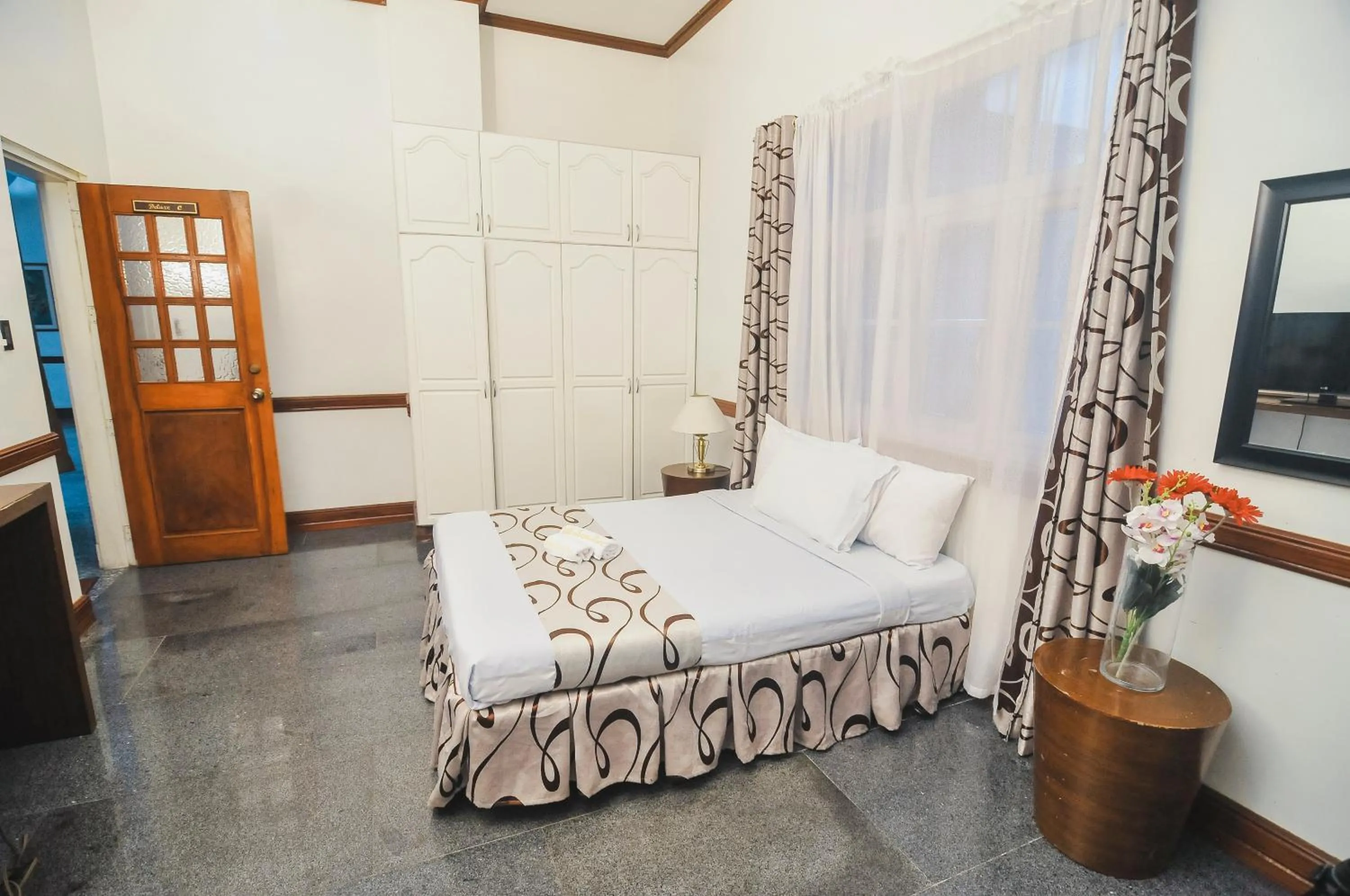 Photo of the whole room, Bed in Villa Jhoana Resort