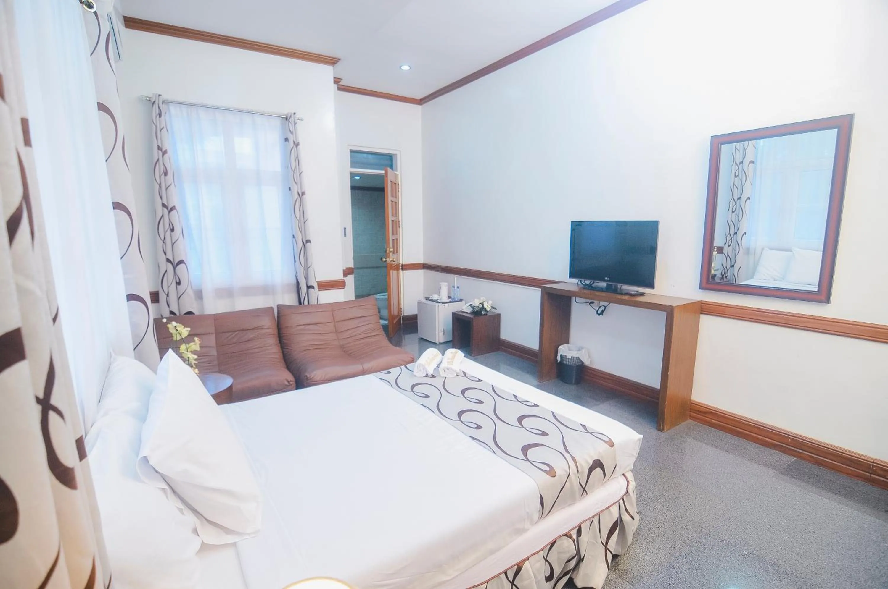 Photo of the whole room, Bed in Villa Jhoana Resort