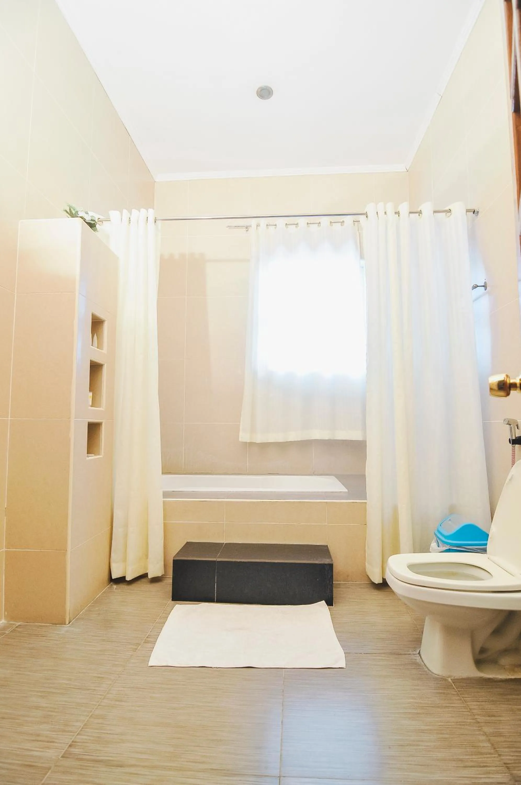 Bathroom, Bed in Villa Jhoana Resort