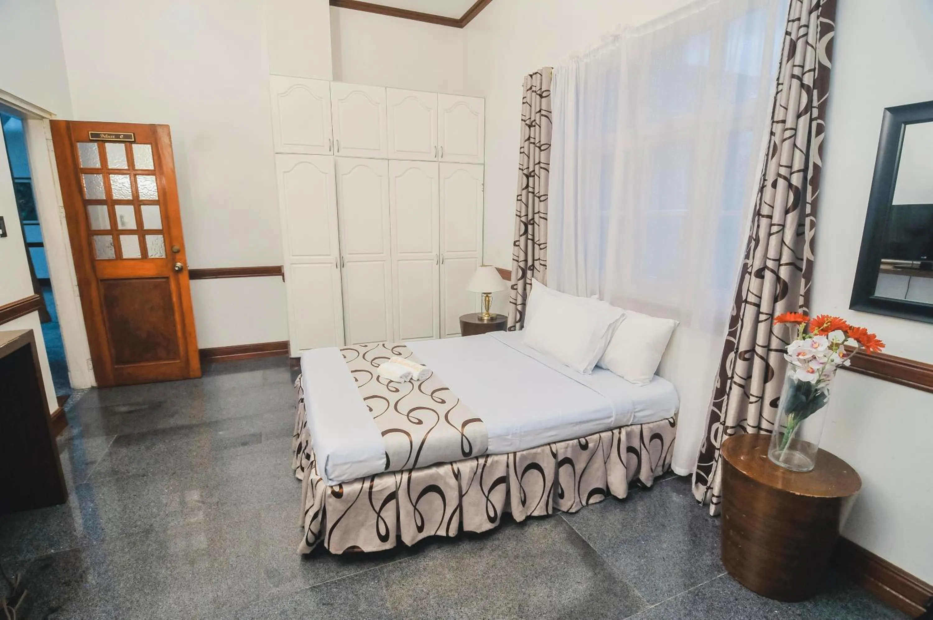 Photo of the whole room, Bed in Villa Jhoana Resort
