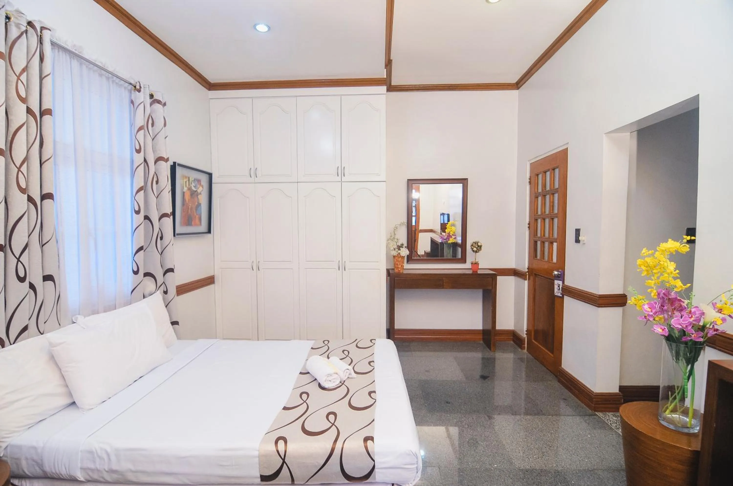 Photo of the whole room, Bed in Villa Jhoana Resort