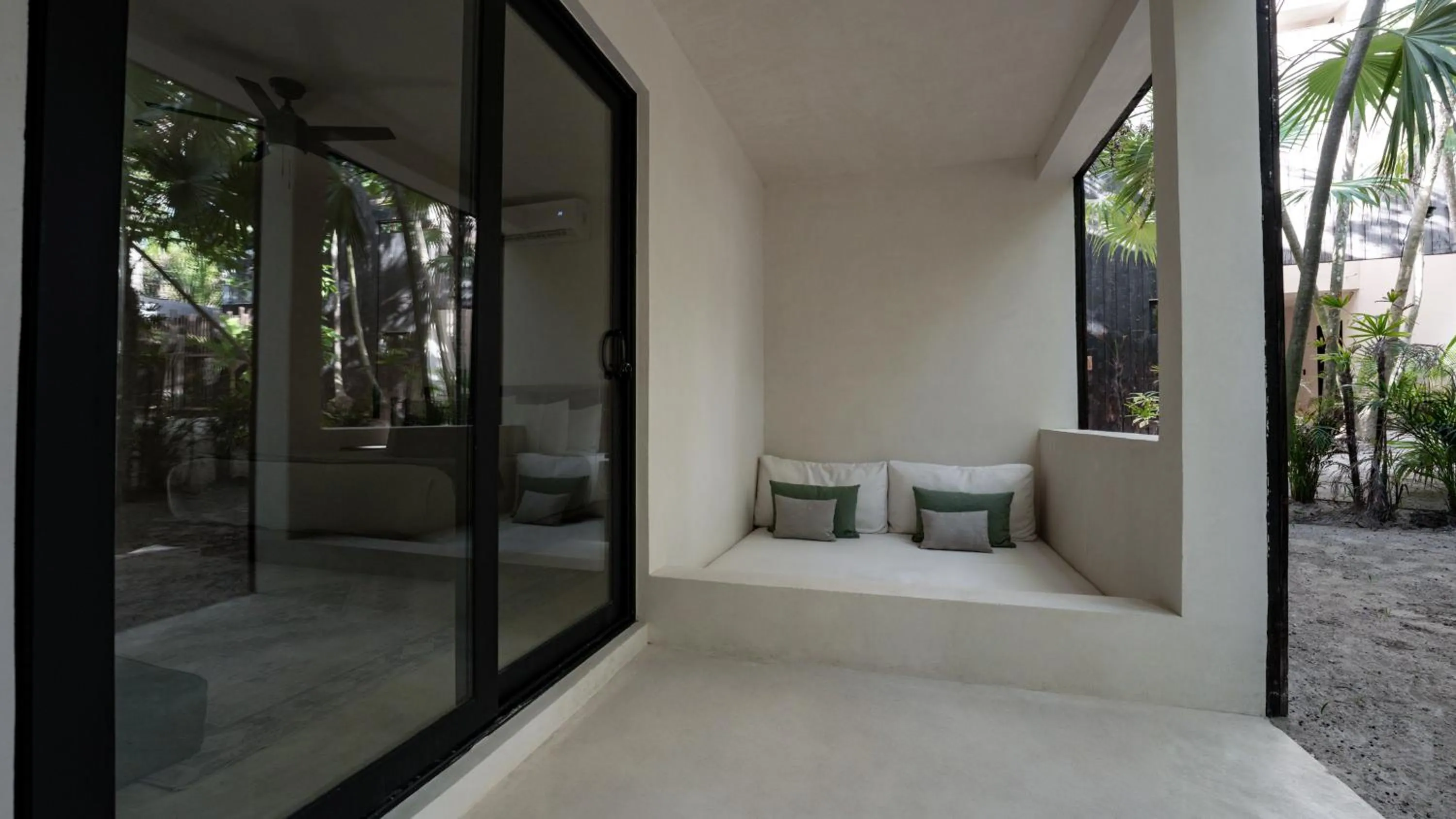 Day, Bed in UMi Tulum