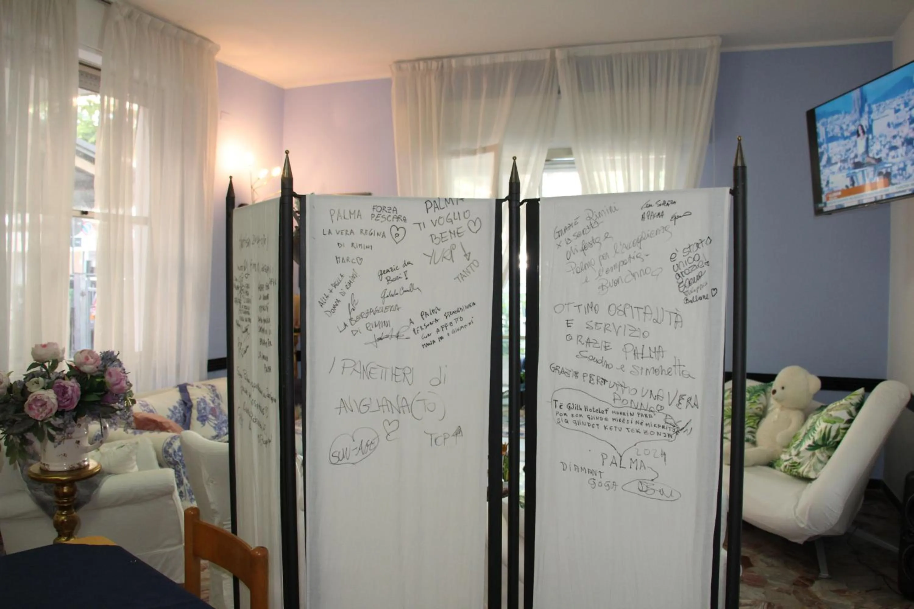 Restaurant/places to eat in Martina's Hotel