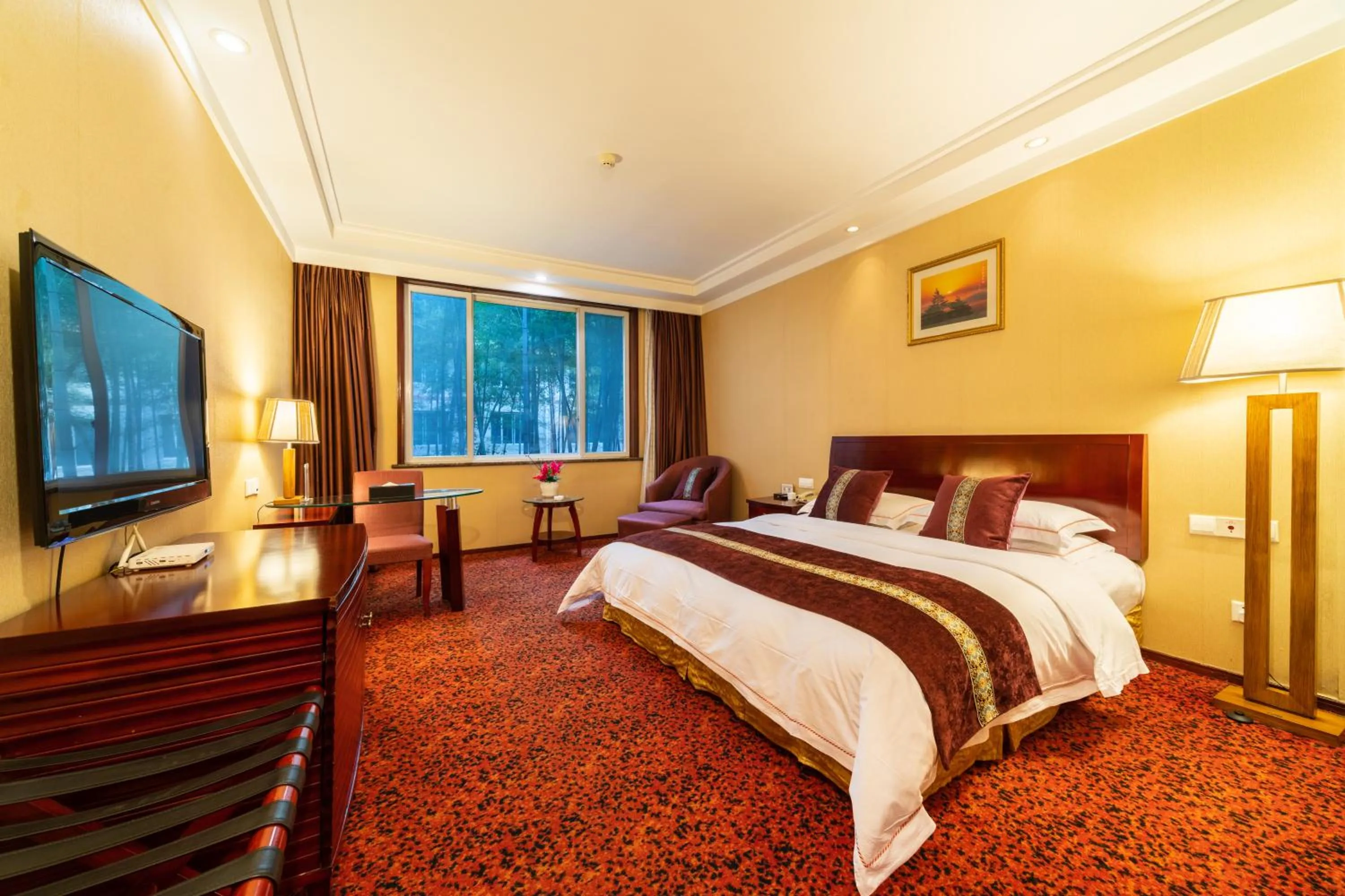 Photo of the whole room, Bed in E-mei Mountain Hotel