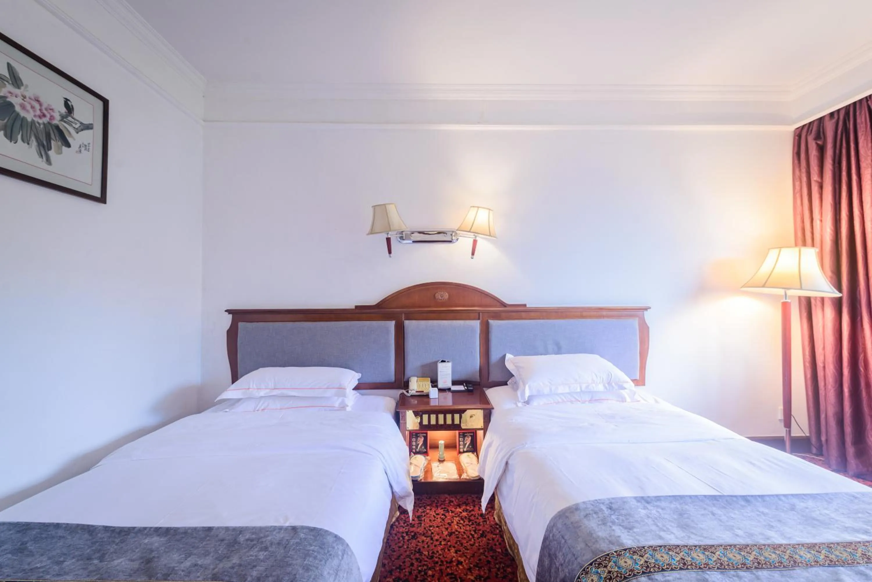 Photo of the whole room, Bed in E-mei Mountain Hotel