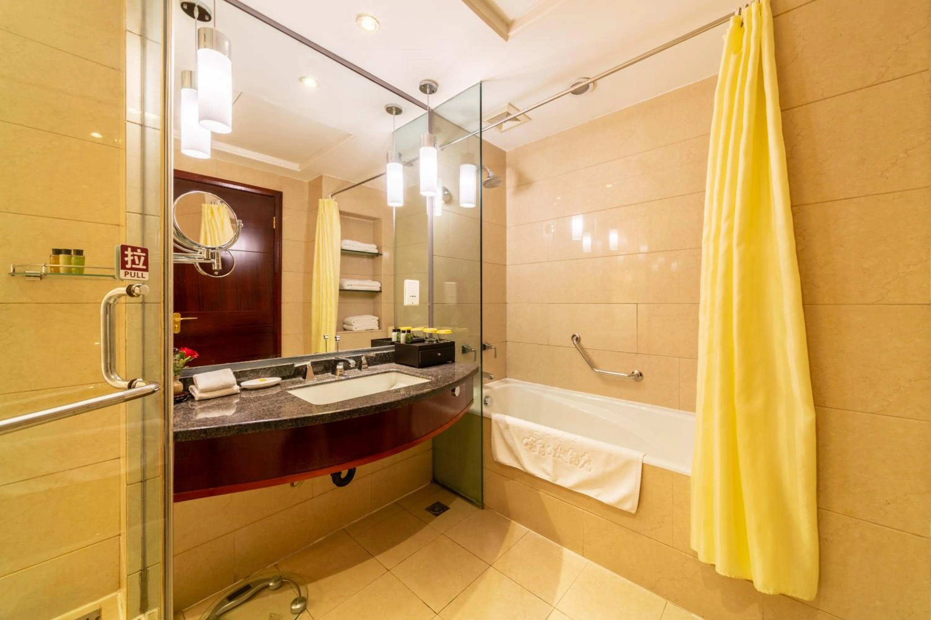 Bath in E-mei Mountain Hotel