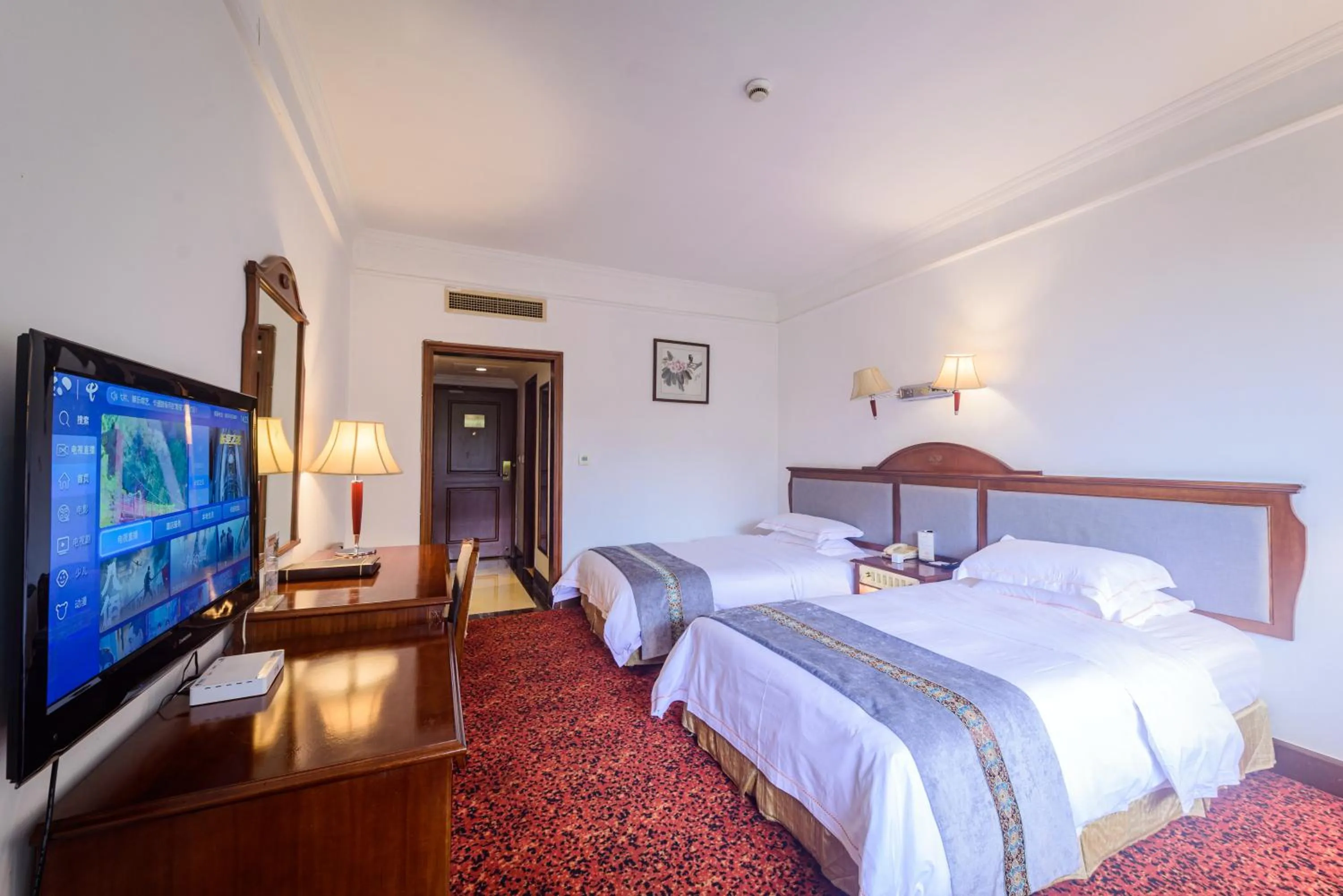 Photo of the whole room, Bed in E-mei Mountain Hotel