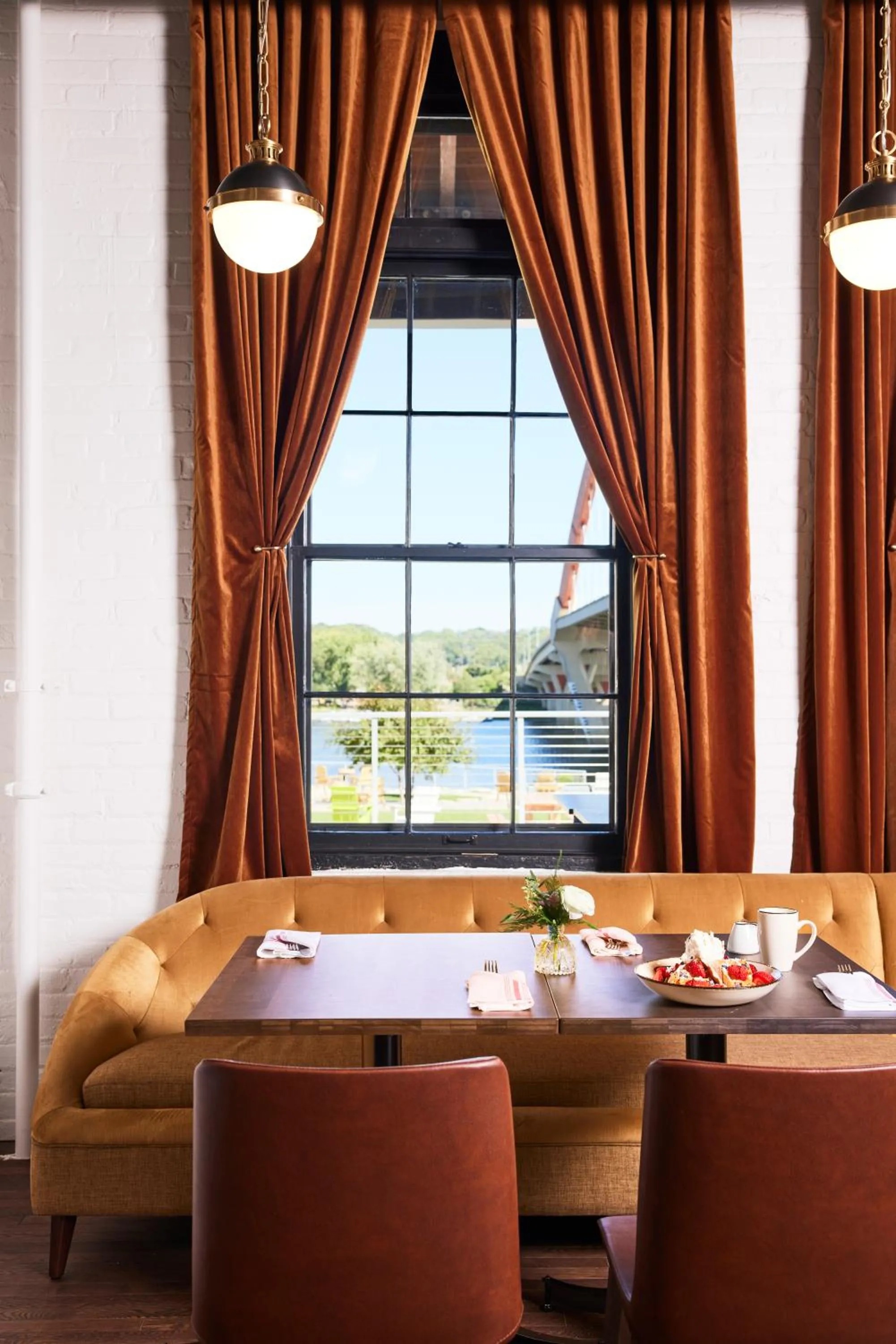 Restaurant/places to eat in The Confluence Hotel