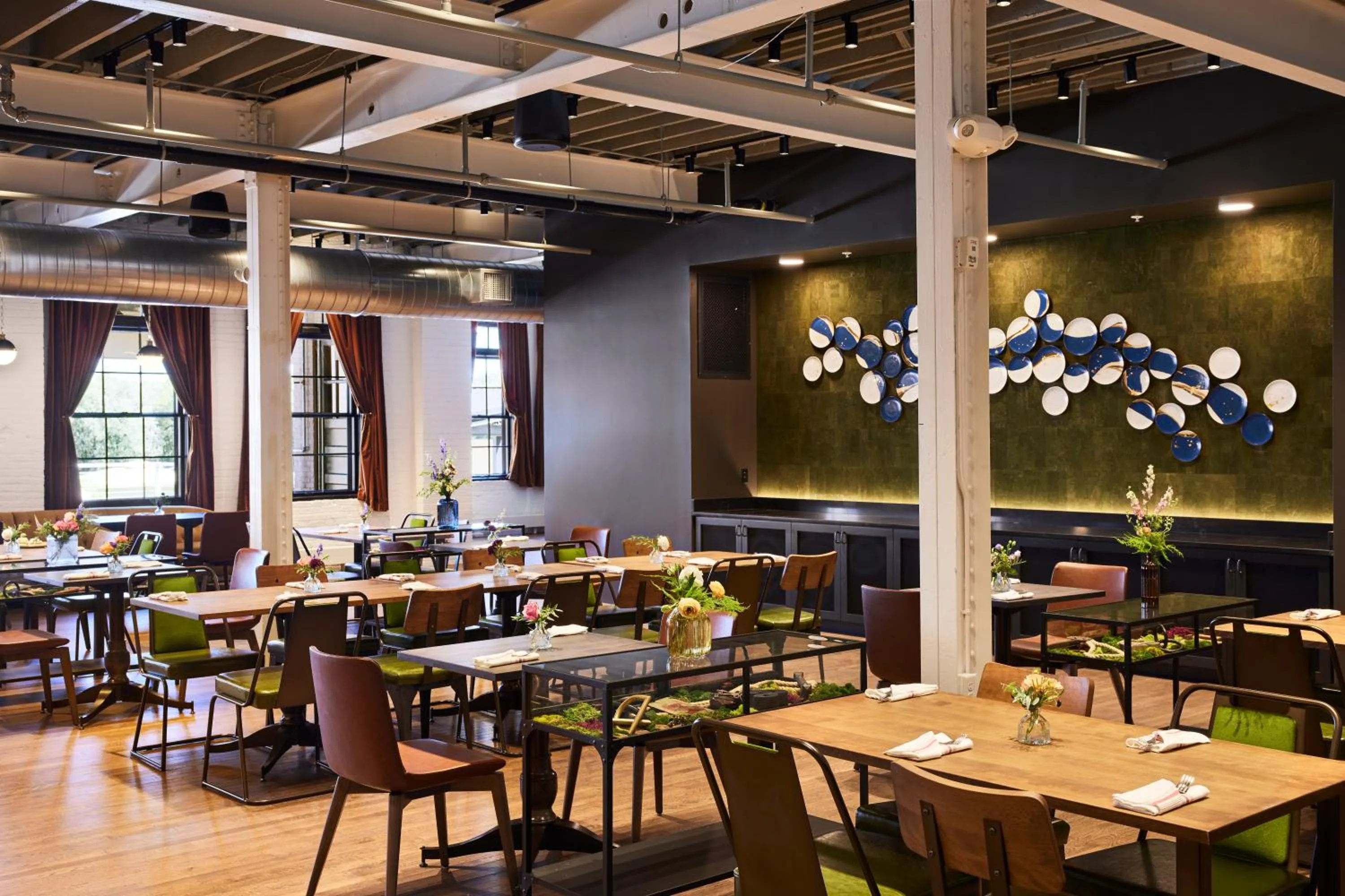 Restaurant/places to eat in The Confluence Hotel