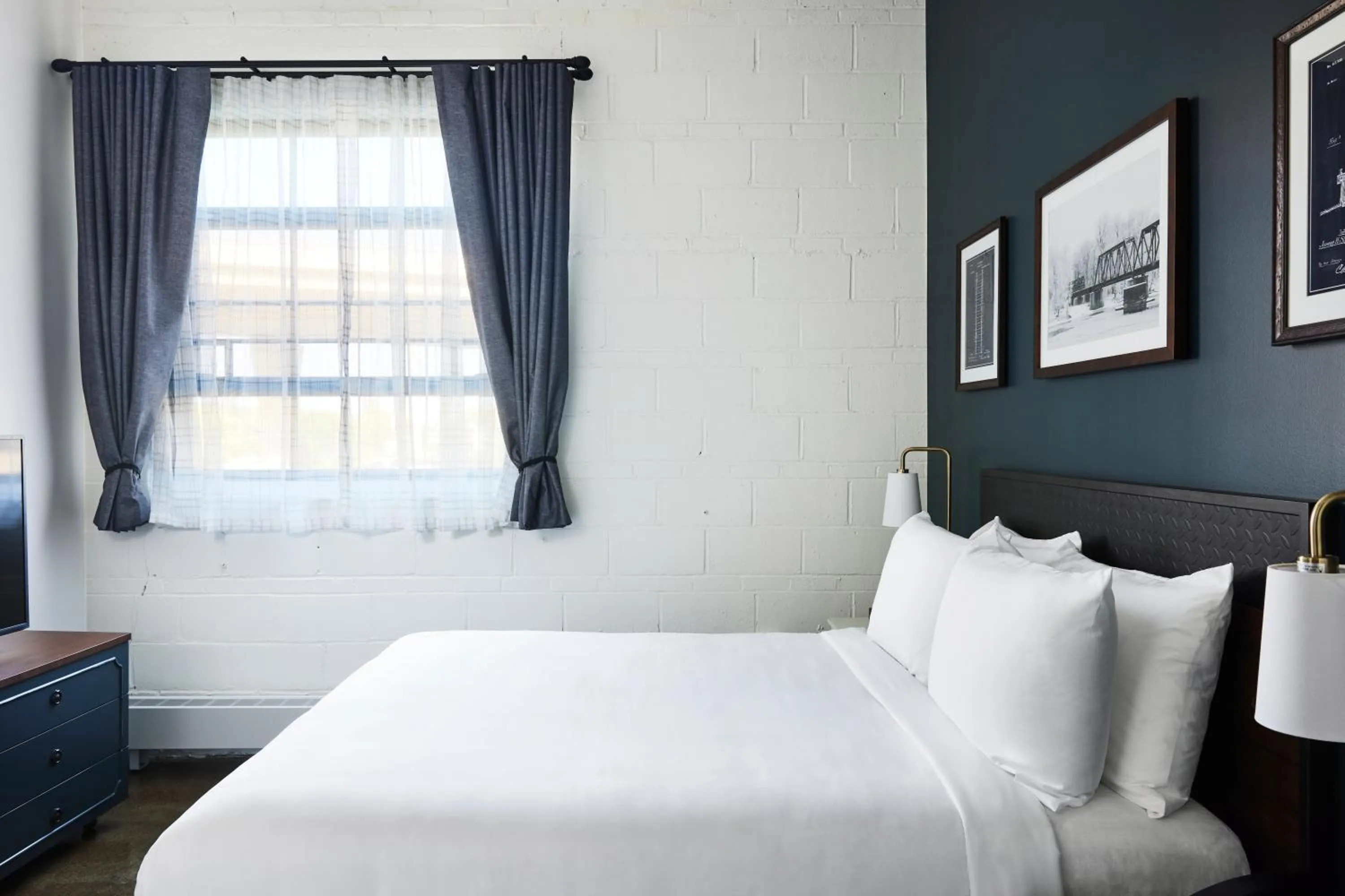 Bed in The Confluence Hotel