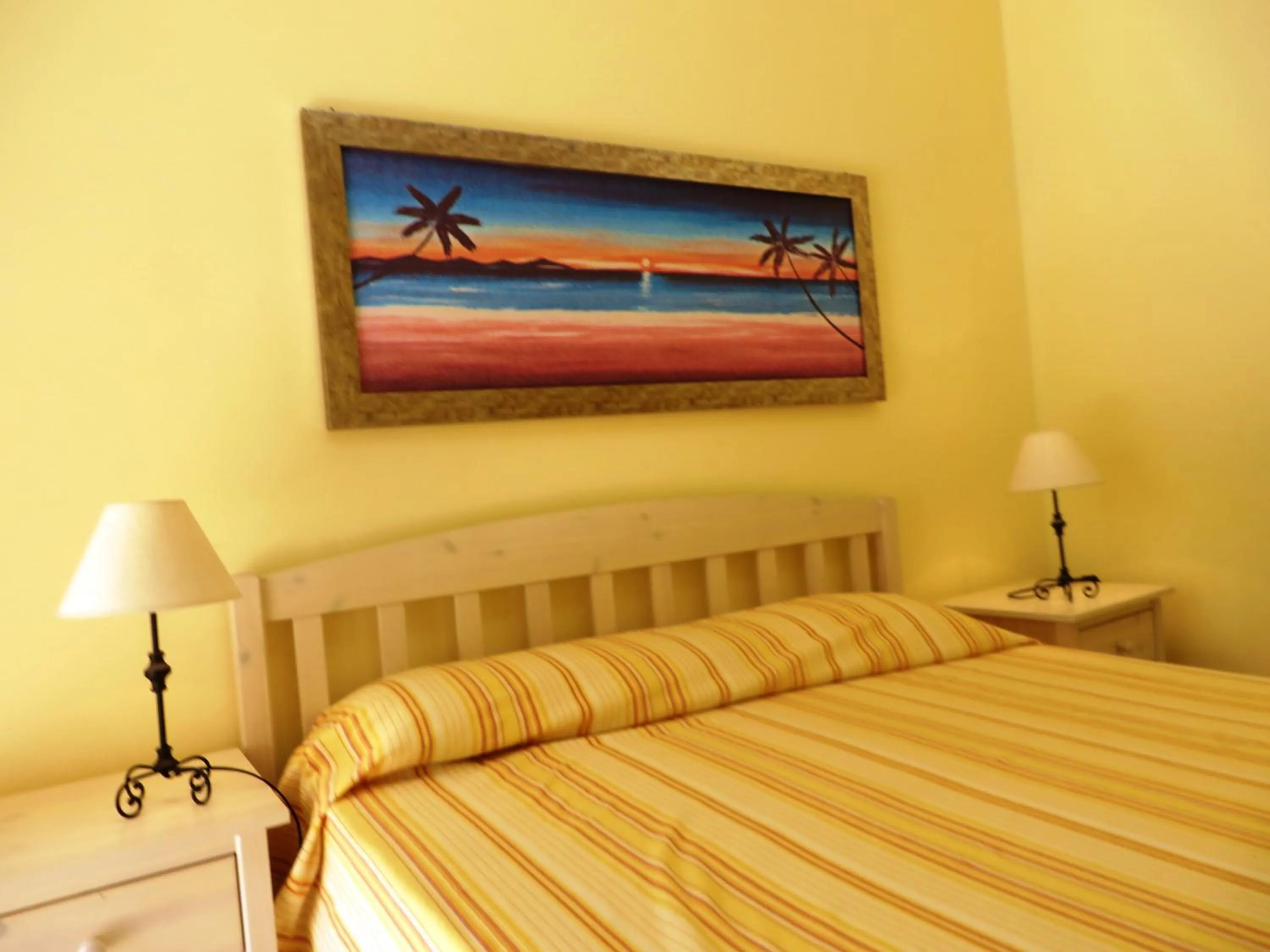 Photo of the whole room, Bed in Residence Giglio