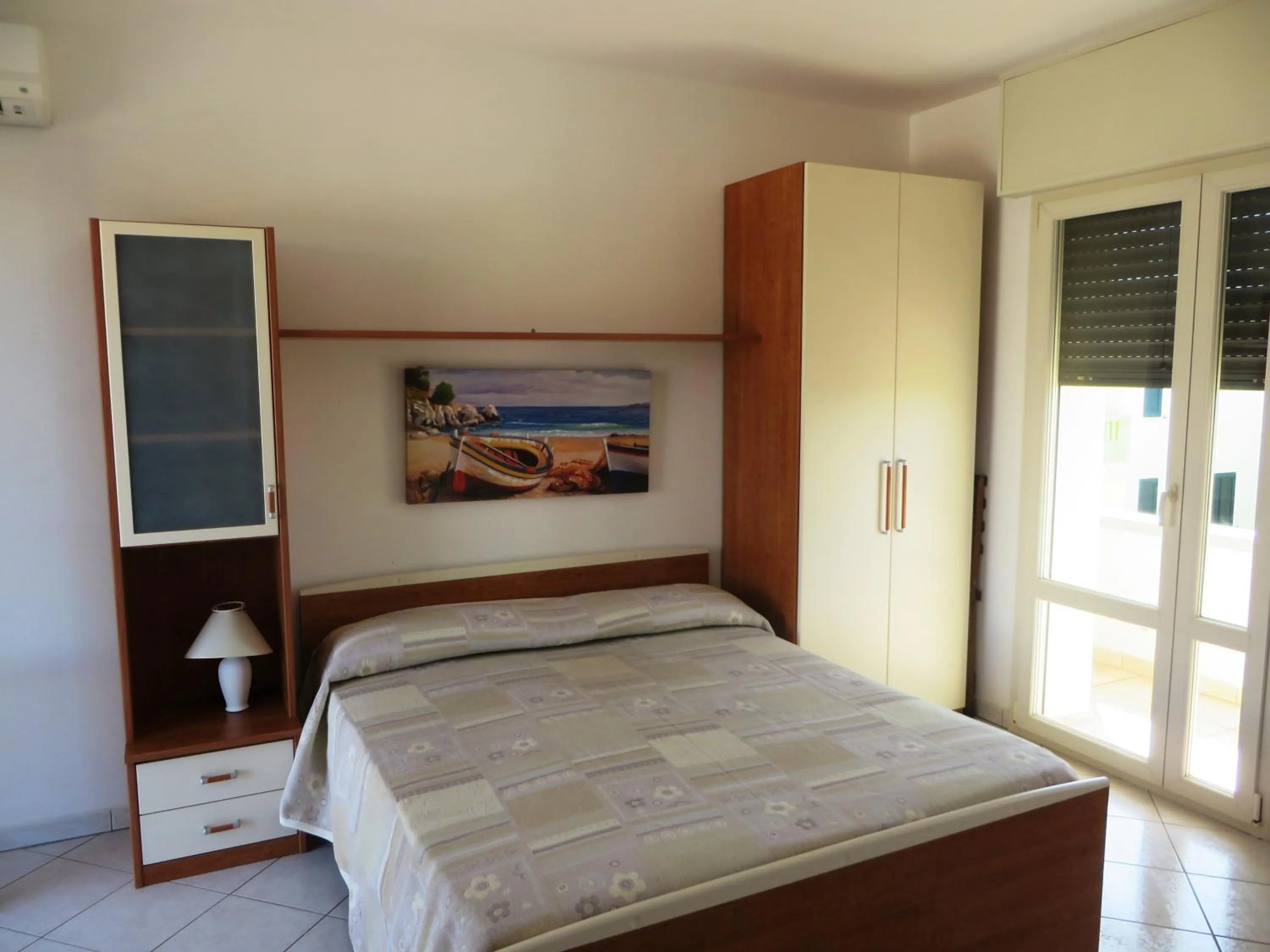 Photo of the whole room, Bed in Residence Giglio