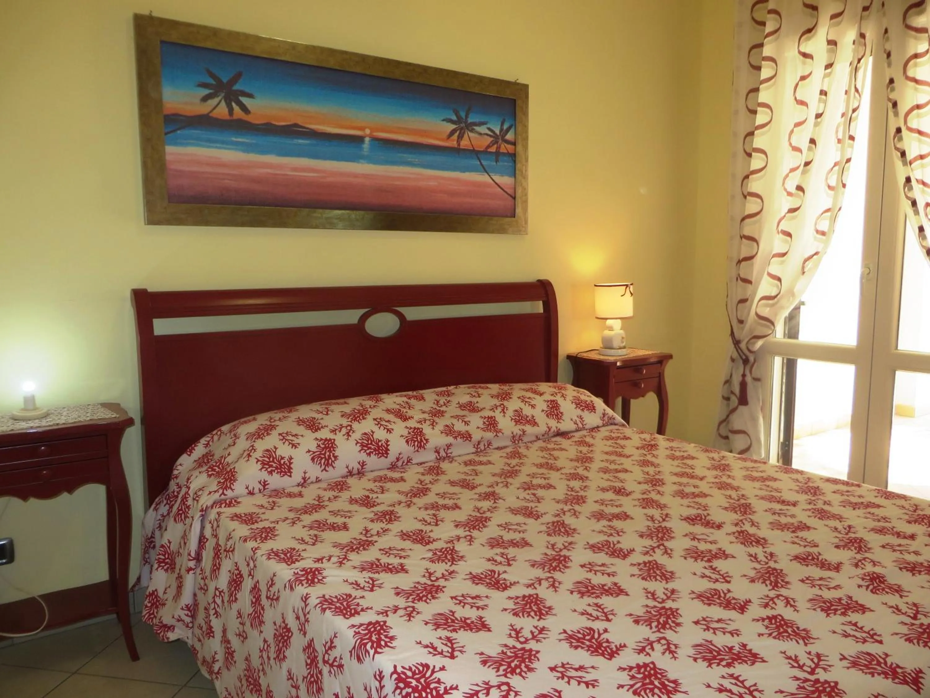 Photo of the whole room, Bed in Residence Giglio