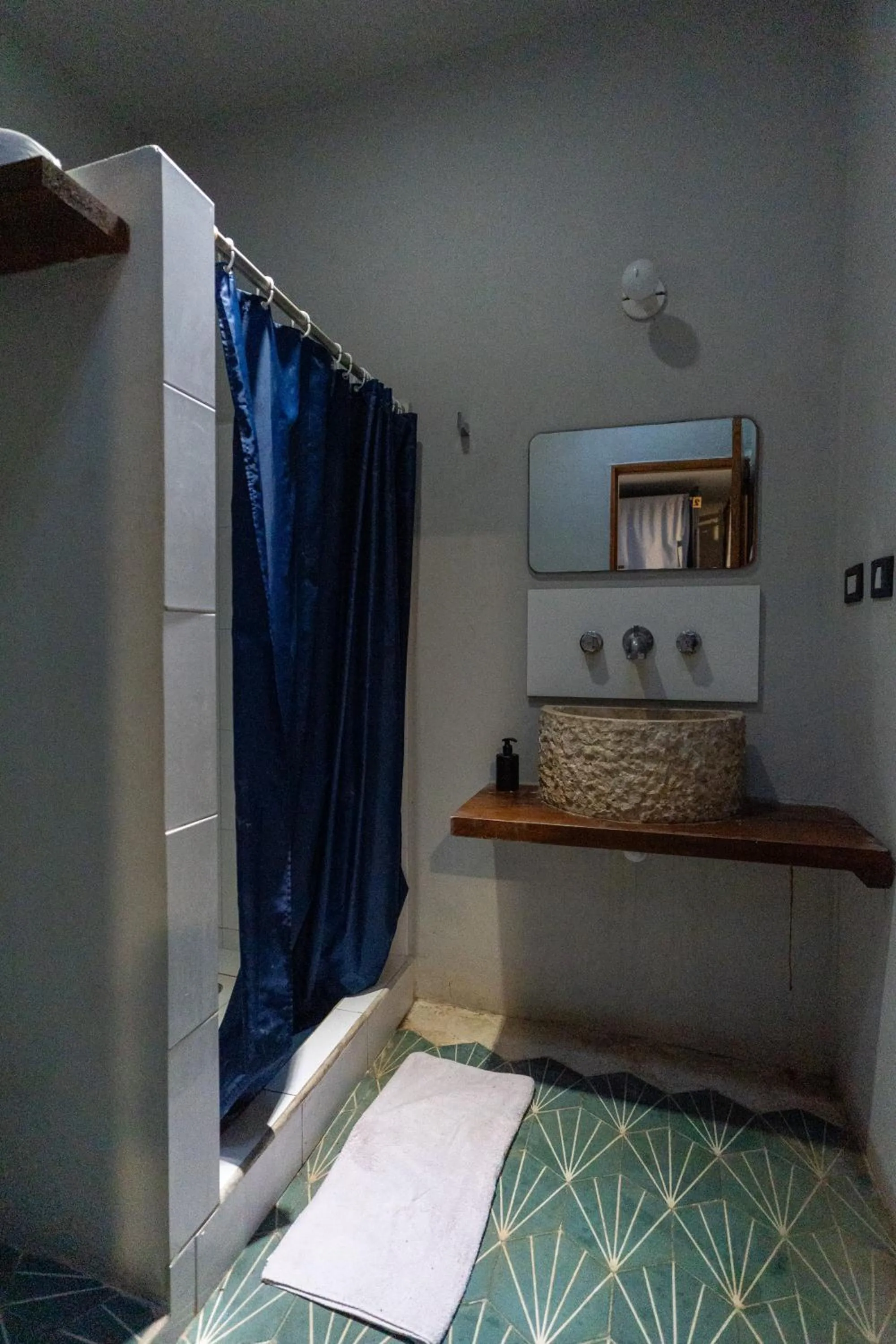 Bathroom, Bed in Maui Hostels Tulum