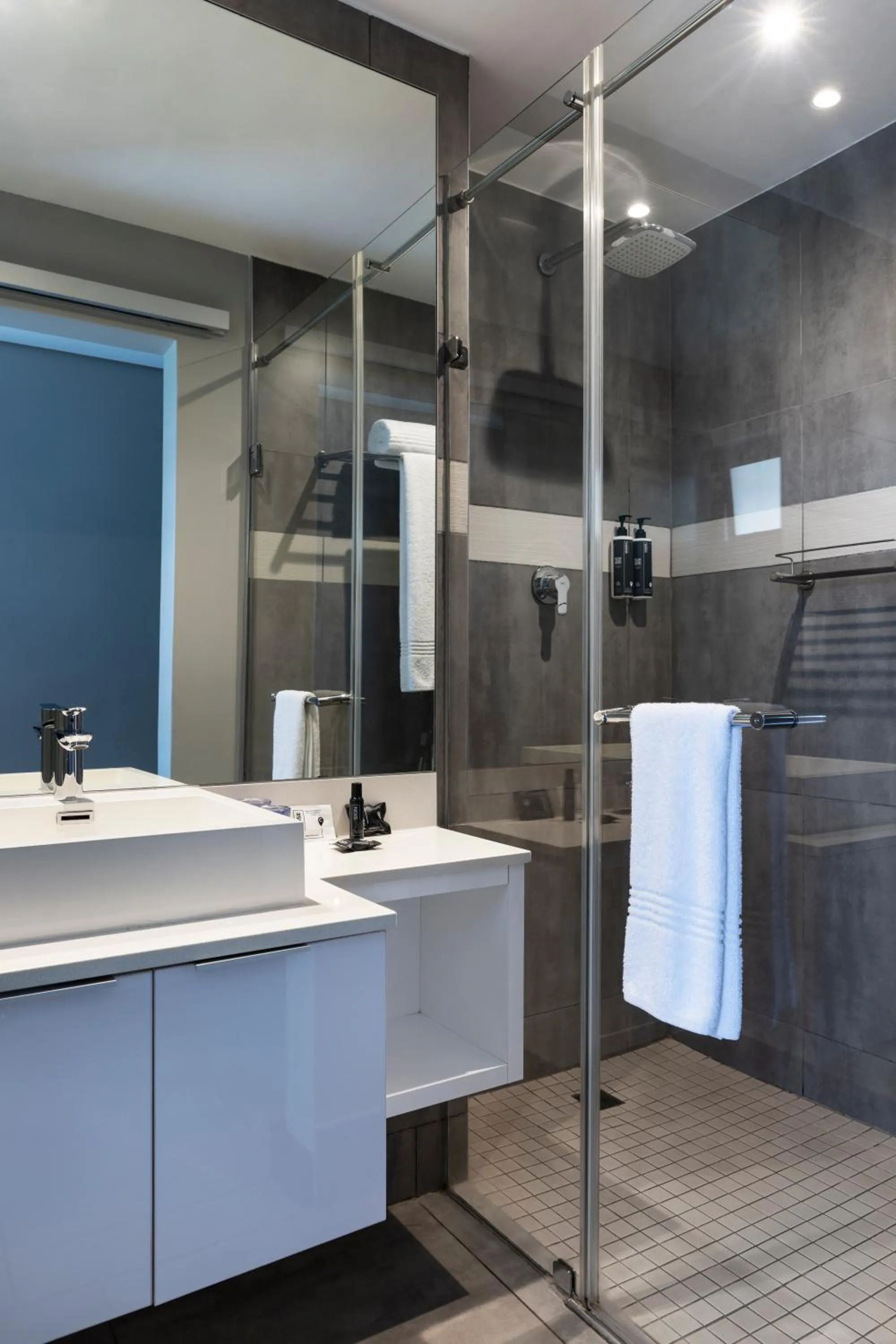 Shower in The Capital Empire