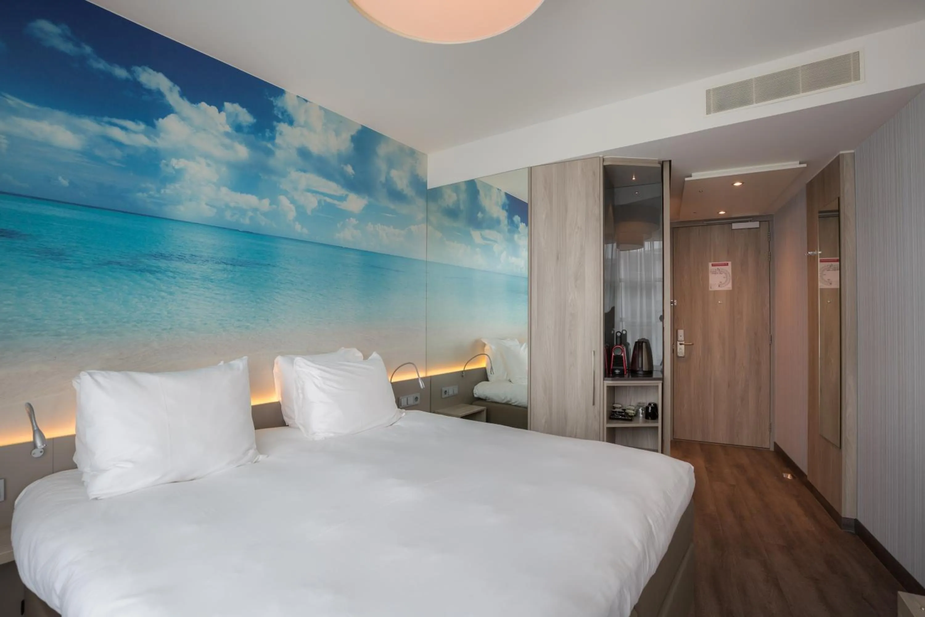 Bed in Ramada The Hague Scheveningen