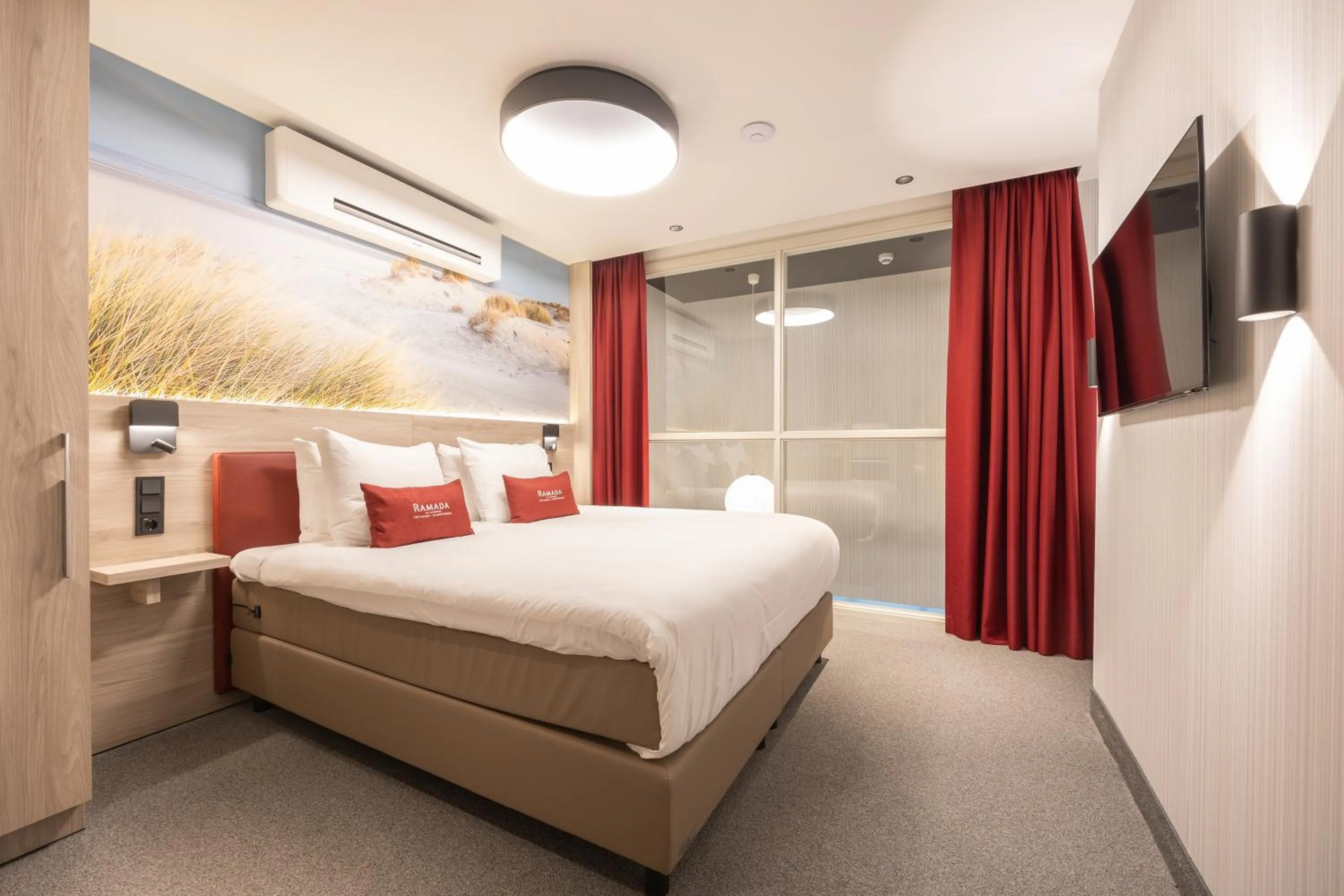 Bed in Ramada The Hague Scheveningen