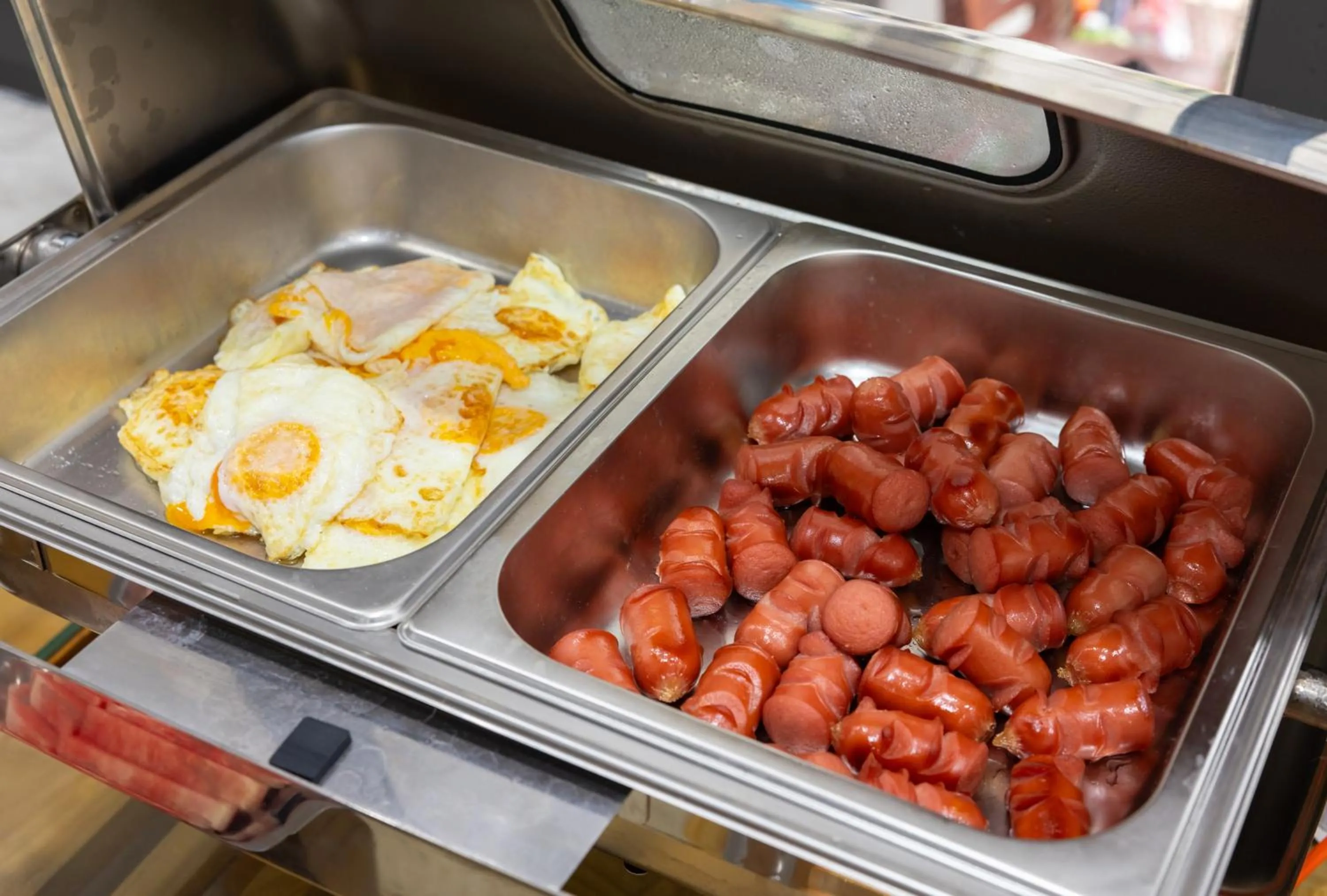 Buffet breakfast in Cat Ba Xanh Spring Garden Hotel