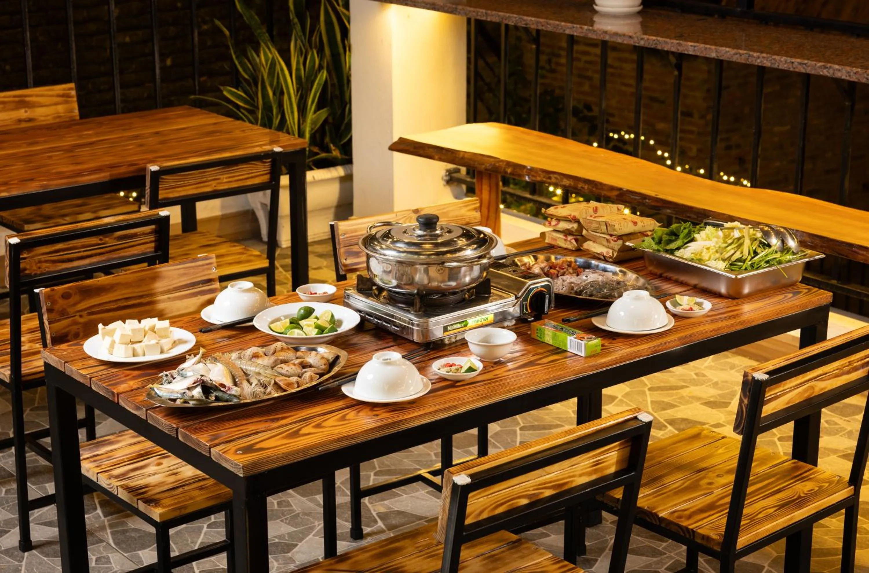 Restaurant/places to eat in Cat Ba Xanh Spring Garden Hotel