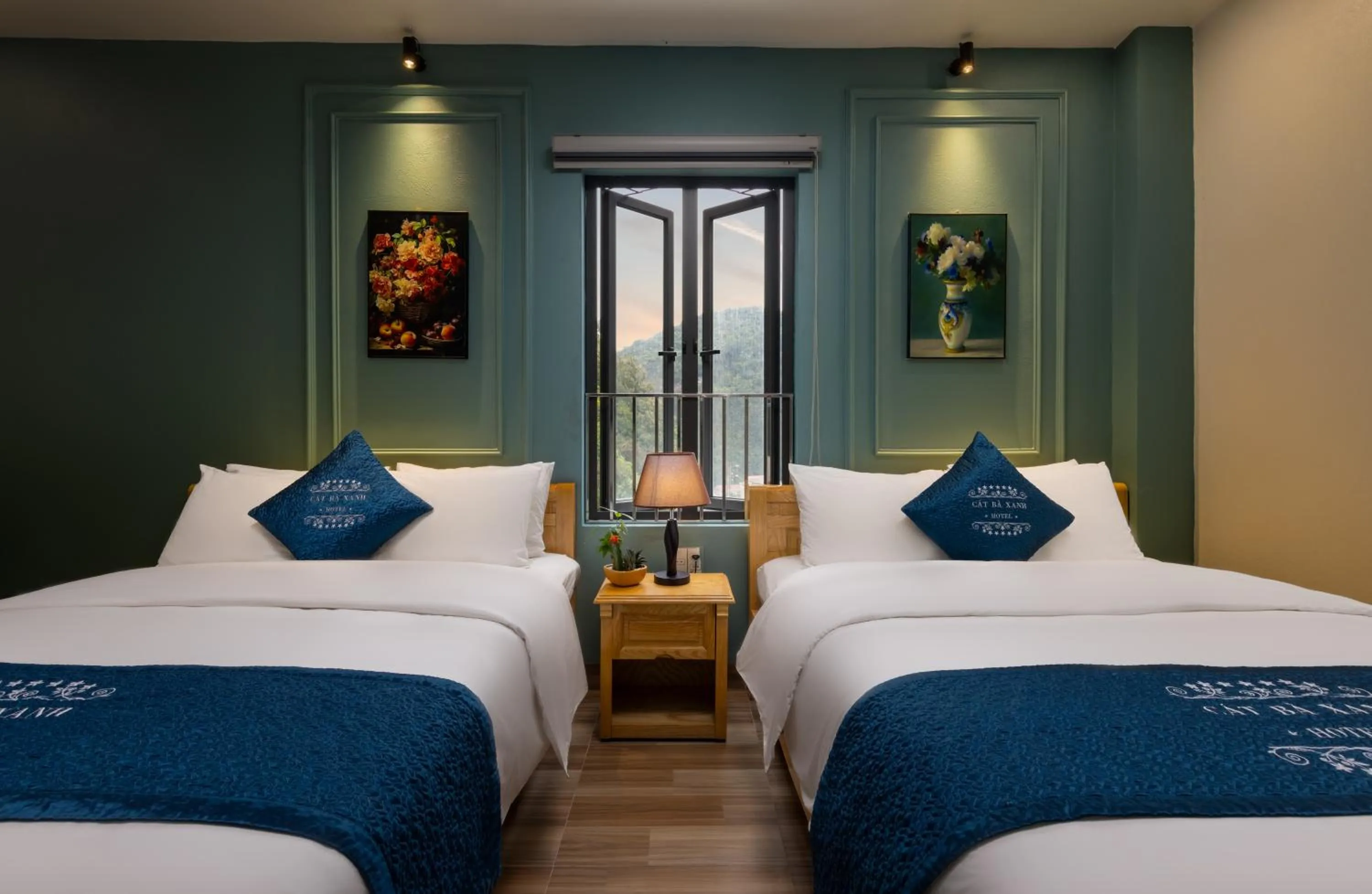 Bed in Cat Ba Xanh Spring Garden Hotel