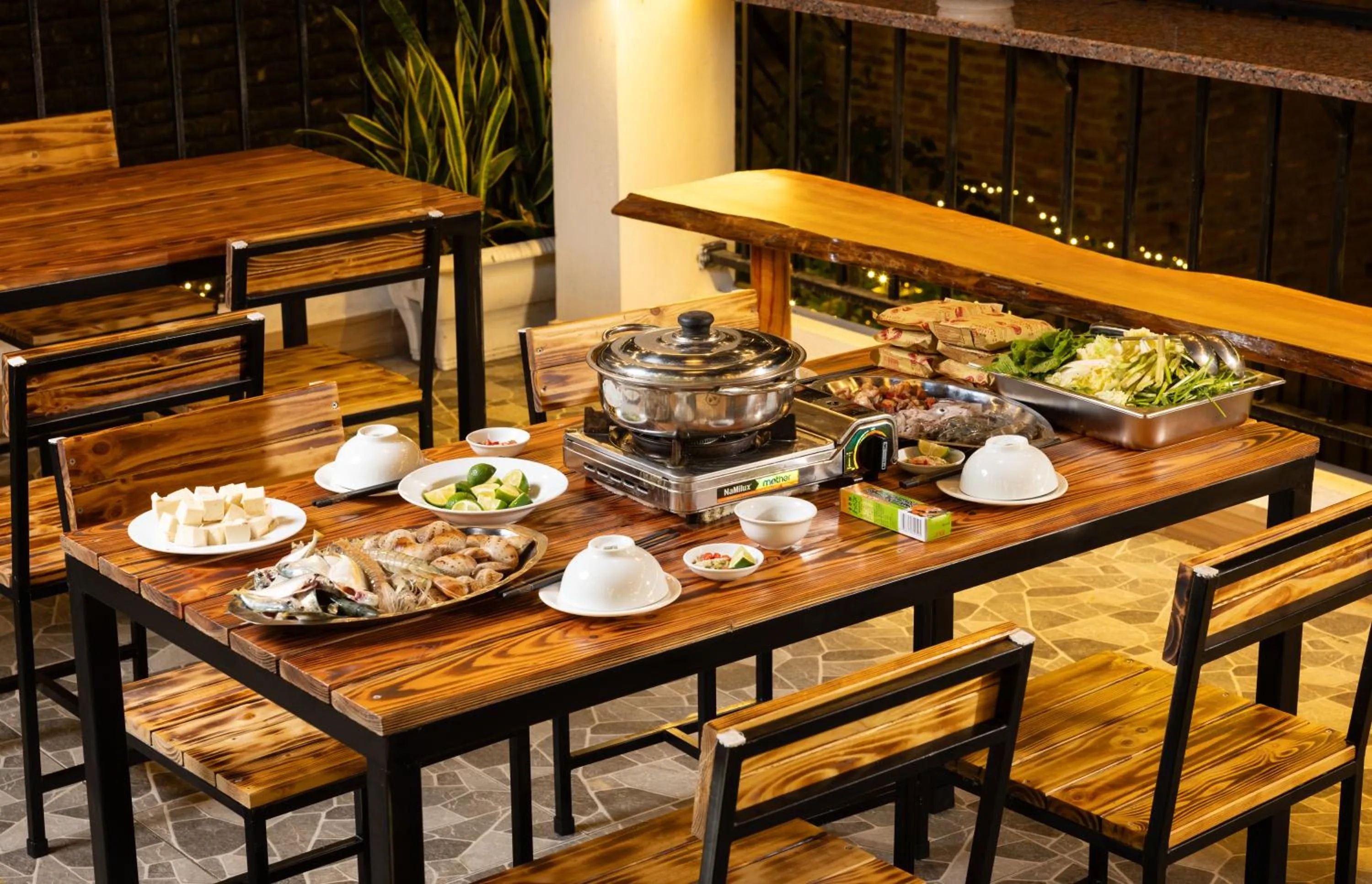 Restaurant/places to eat in Cat Ba Xanh Spring Garden Hotel