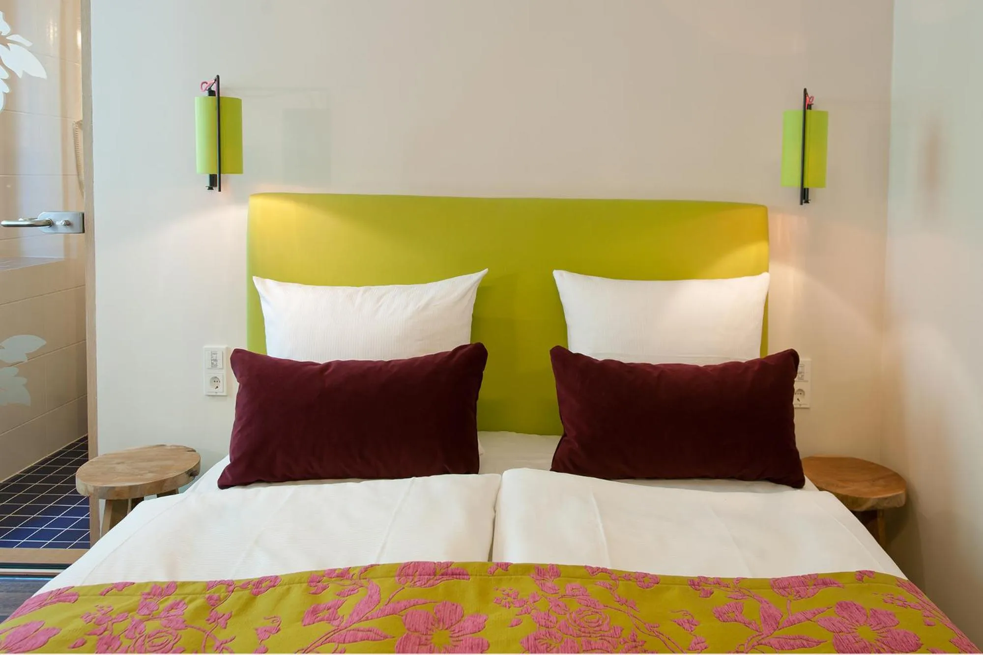 Photo of the whole room, Bed in Nala Individuellhotel