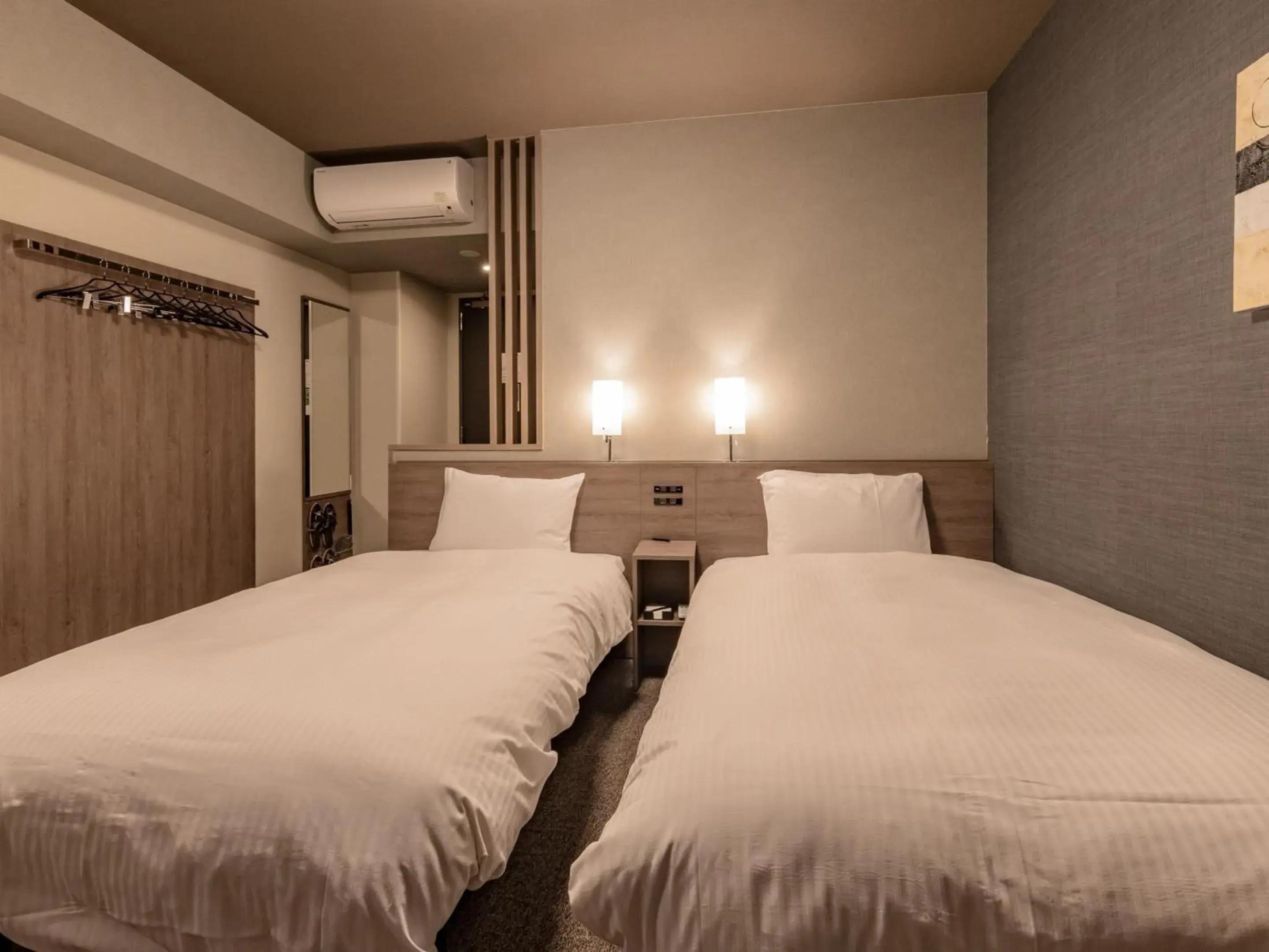 Comfort Twin Room - Non-Smoking in Hotel Route Inn Owariseto Ekimae Comfort Twin Room - Non-Smoking in Hotel Route Inn Owariseto Ekimae