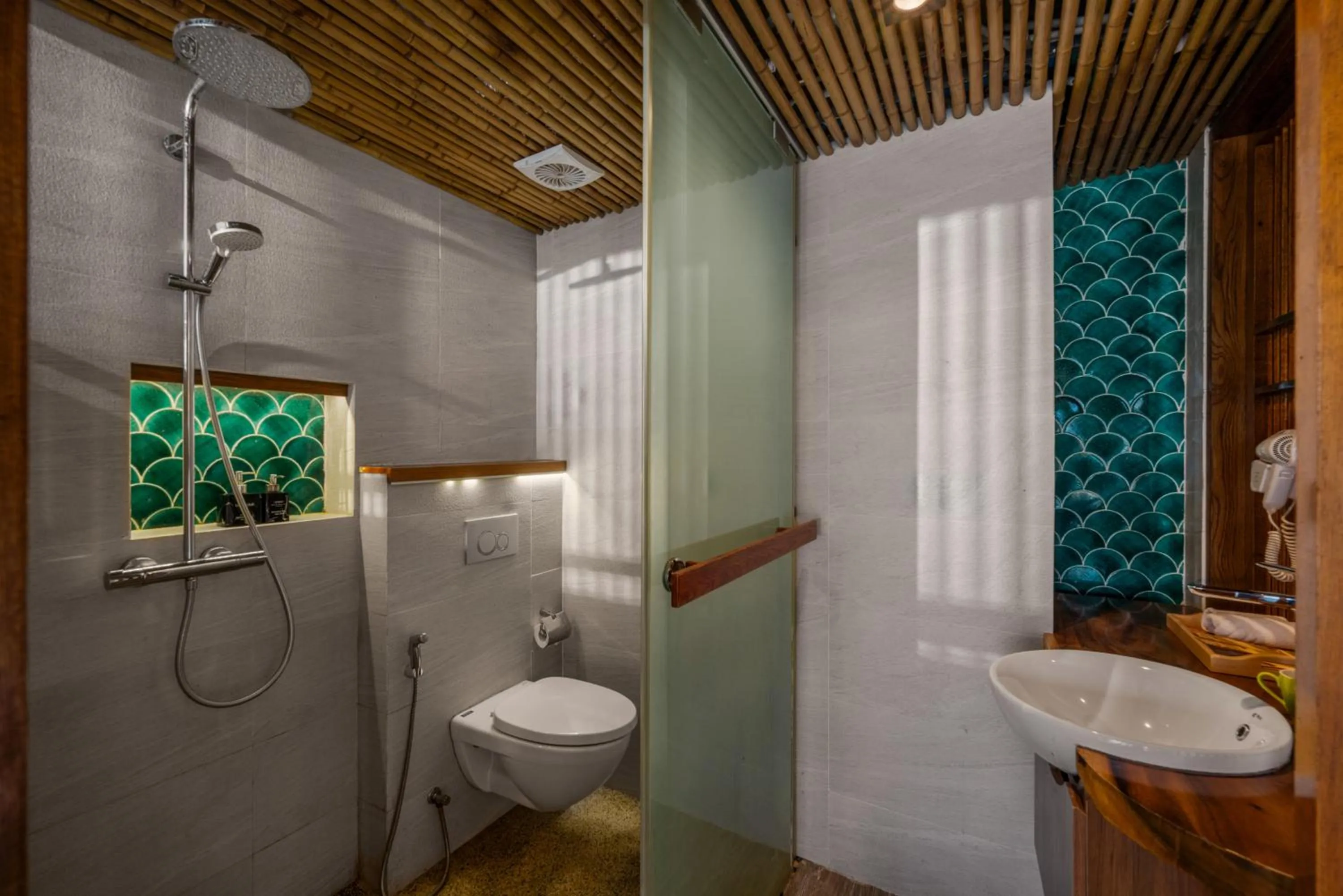 Shower in LUK Inn Hotel - An Thuong, Da Nang