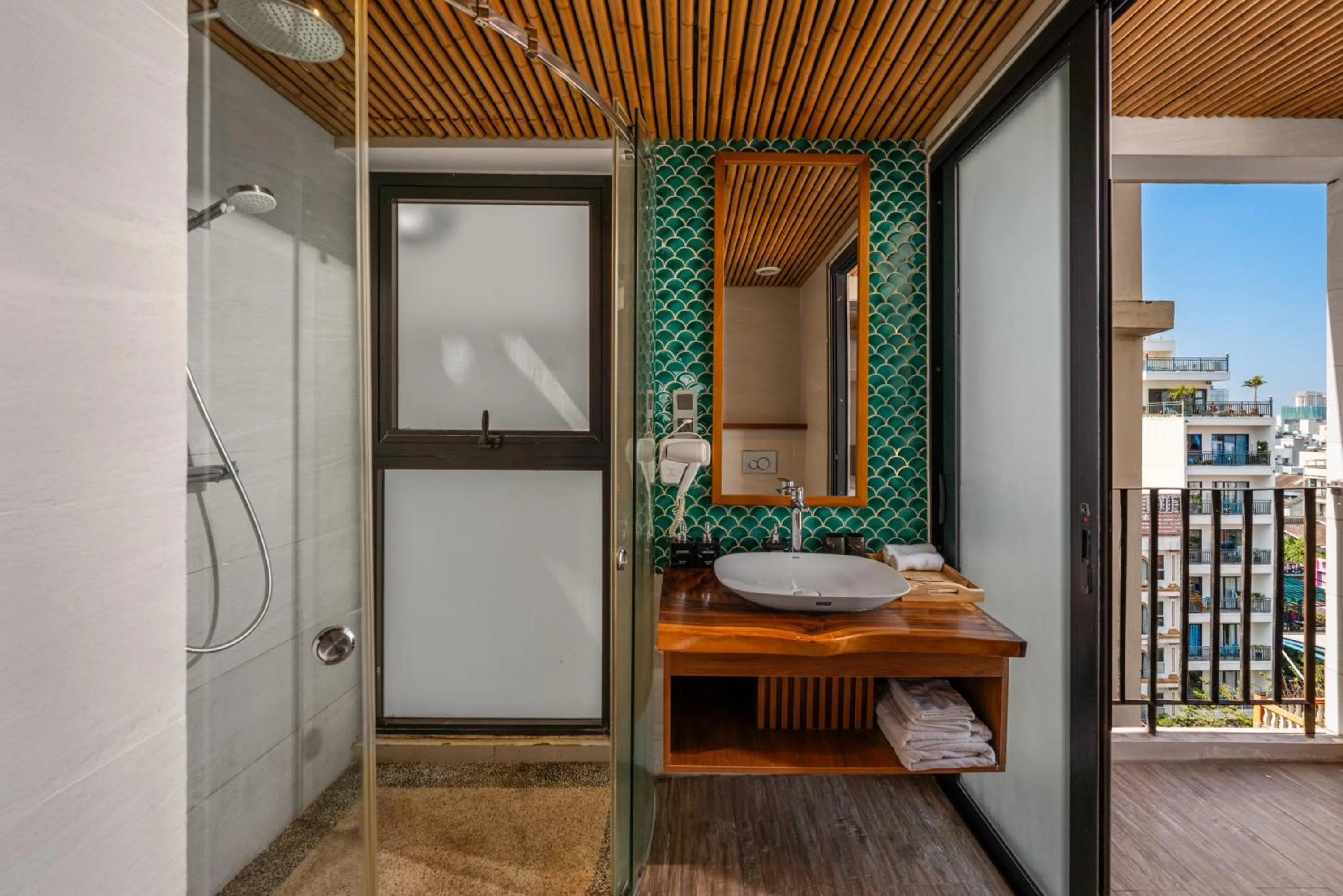 Shower in LUK Inn Hotel - An Thuong, Da Nang