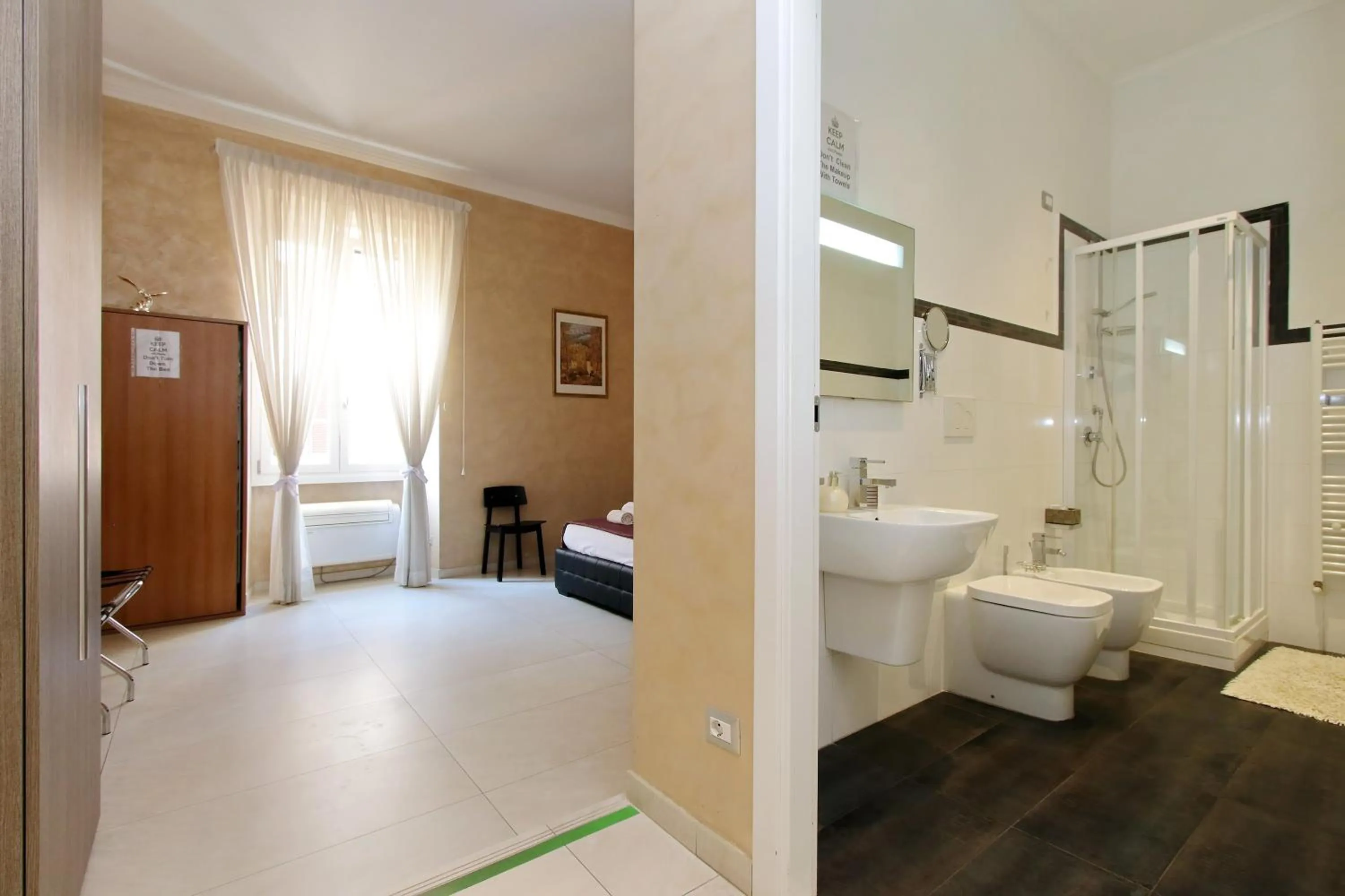Bathroom, Bed in Domus Gallo Guest House