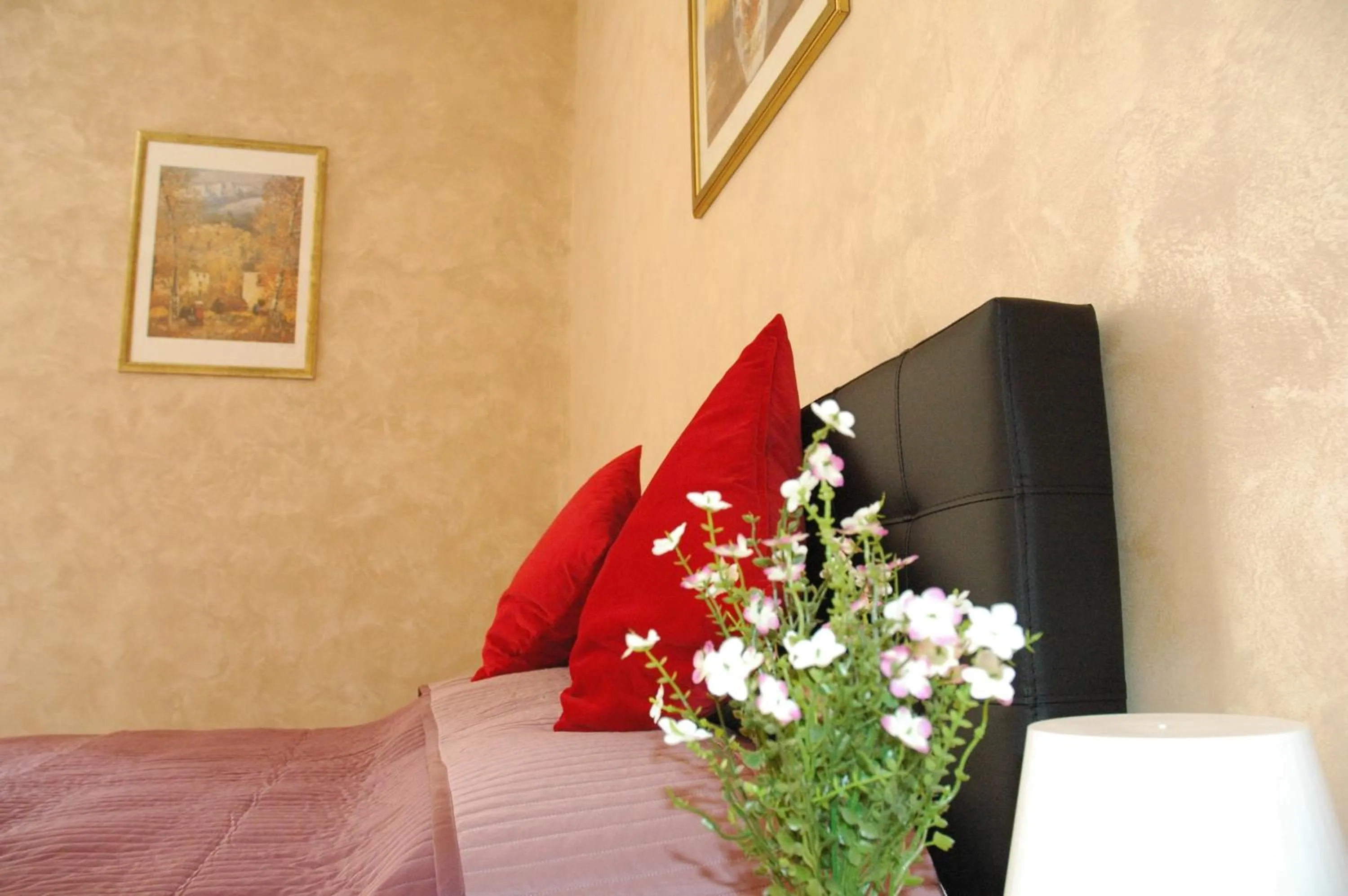 Decorative detail, Bed in Domus Gallo Guest House