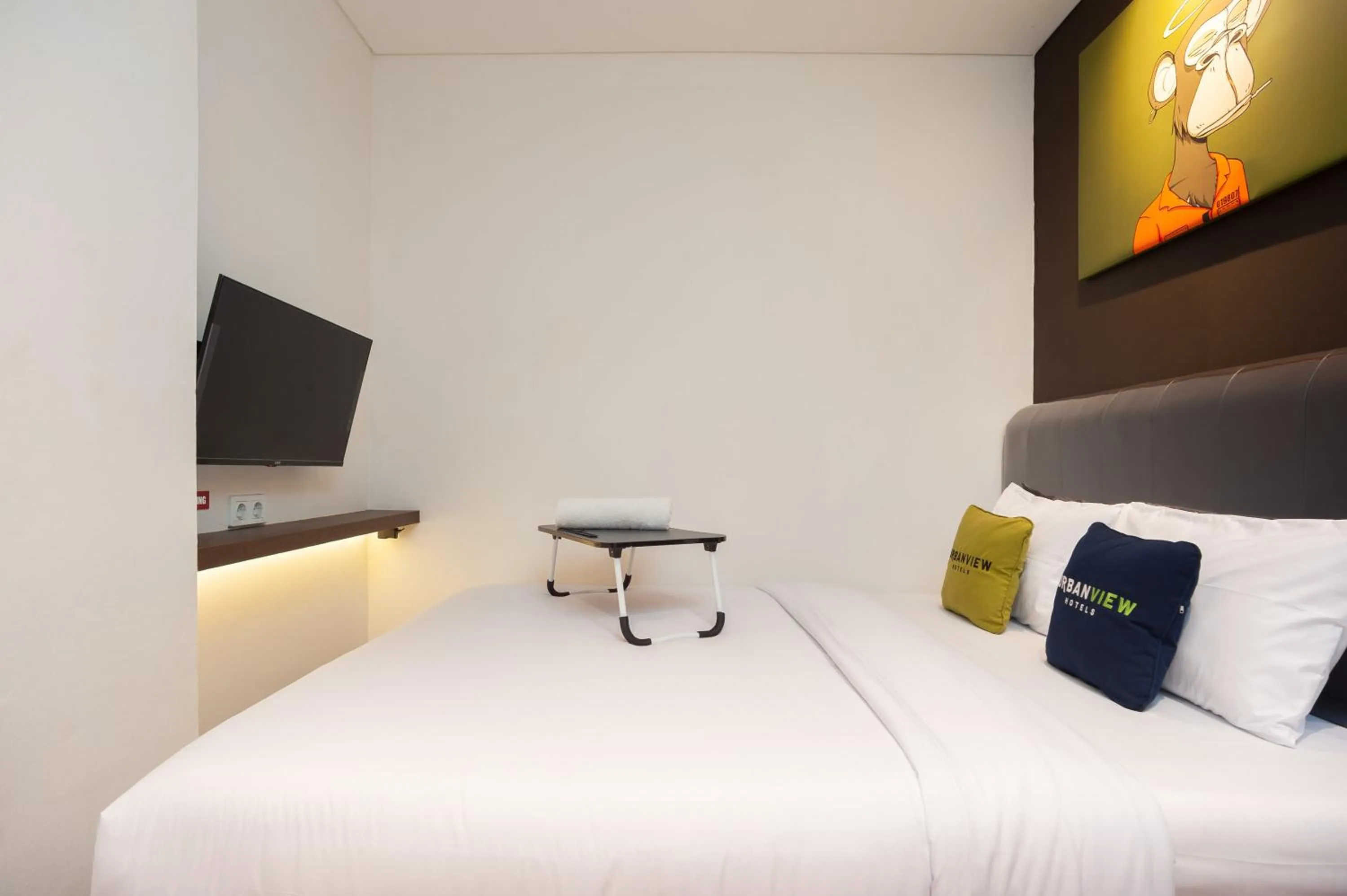 Bedroom, Bed in Urbanview Hotel Groovy Inn Tangerang