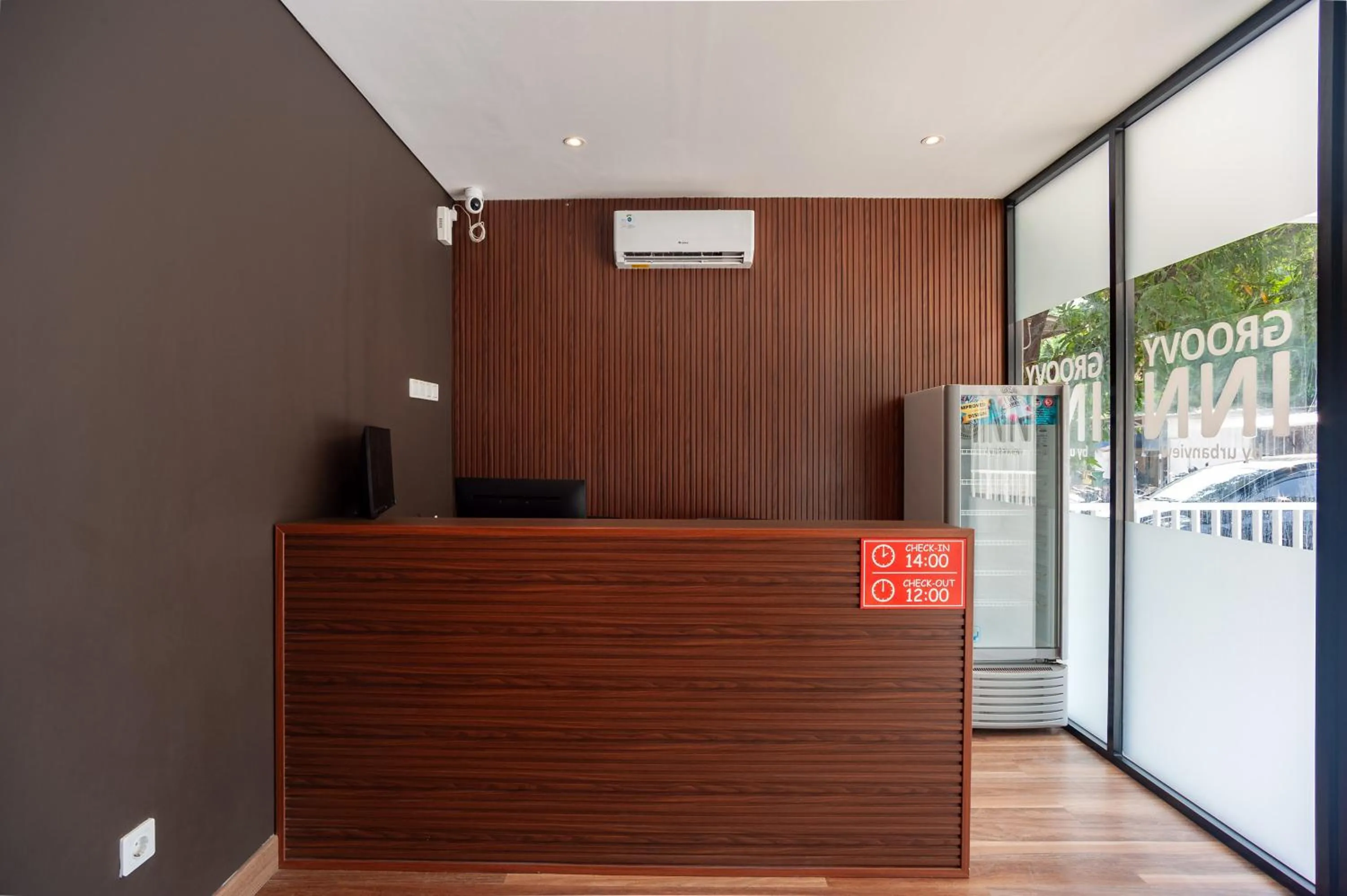 Lobby or reception in Urbanview Hotel Groovy Inn Tangerang