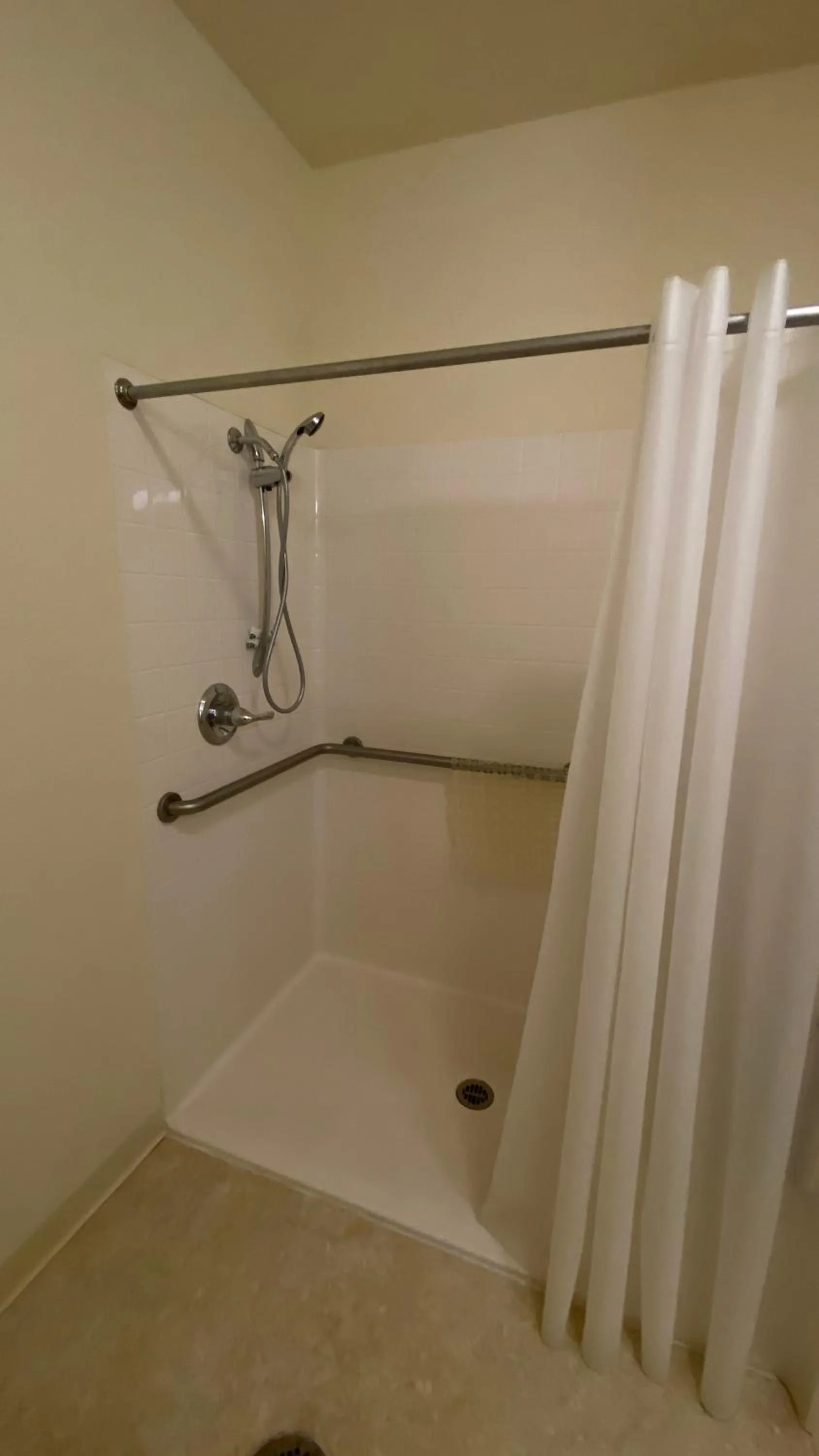 Bathroom in Park View Inn & Suites, Hoisington