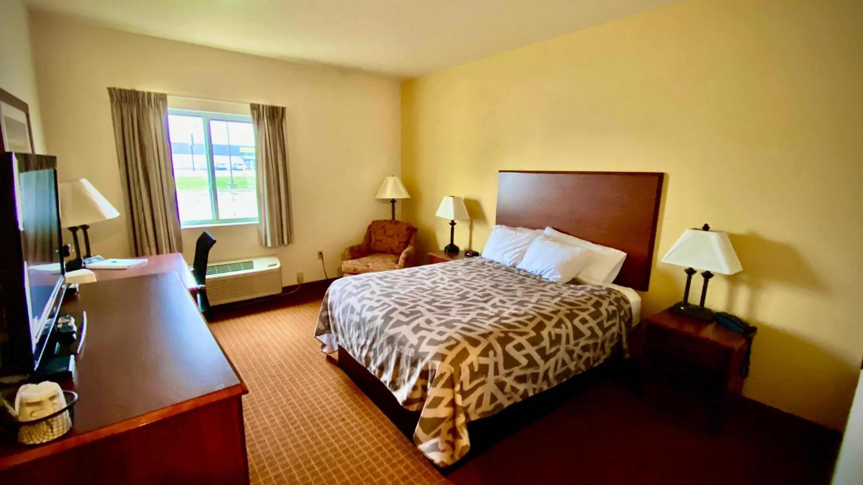 Bed in Park View Inn & Suites, Hoisington