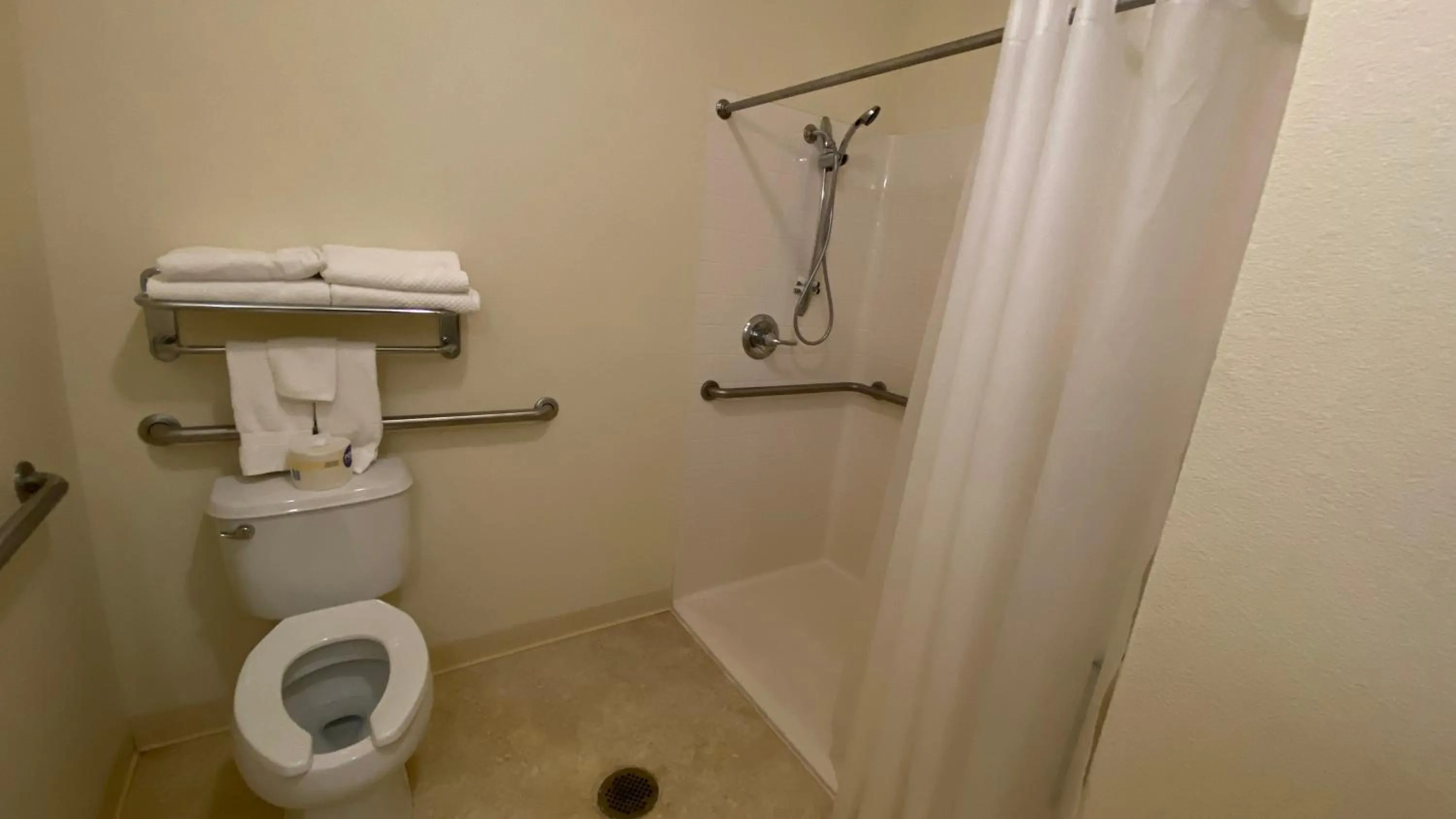 Toilet in Park View Inn & Suites, Hoisington