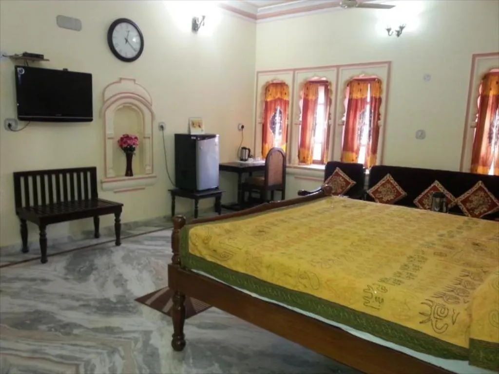 Bed in Palace Fresco