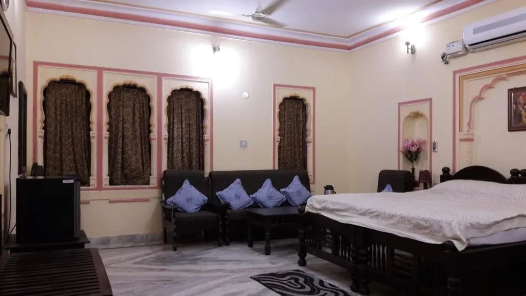 Bed in Palace Fresco